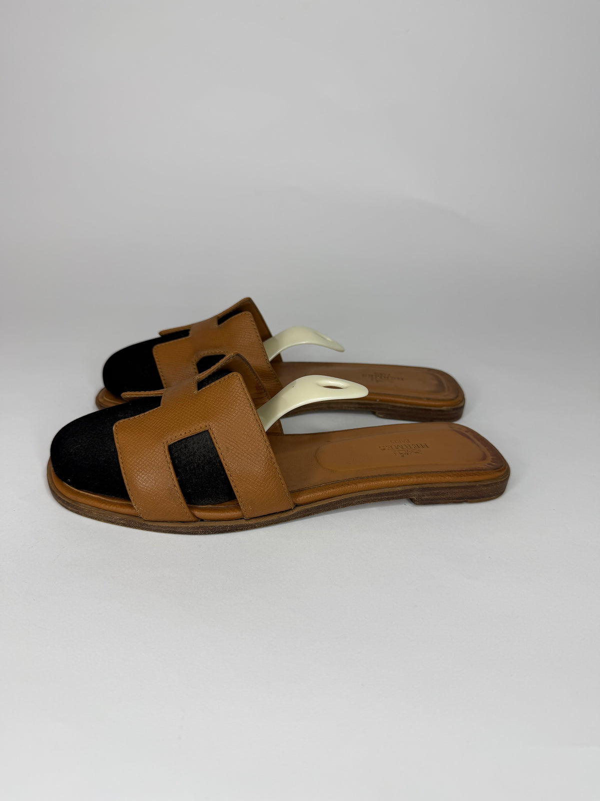 HERMES Cramel Box Calfskin Oran Epson Sandals 39 EU/ 9 US / 6 UK