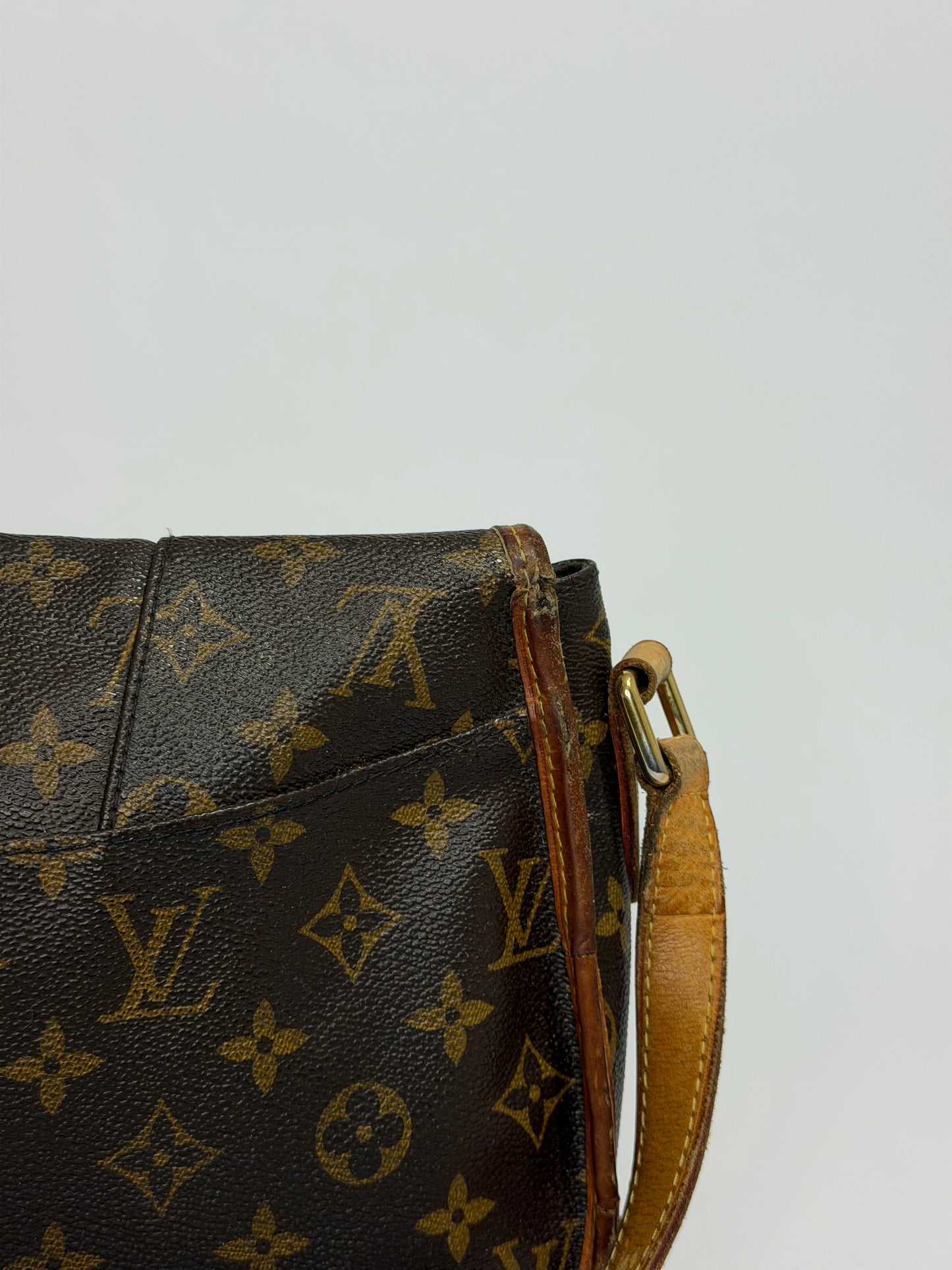Louis Vuitton
Monogram Menilmontant PM