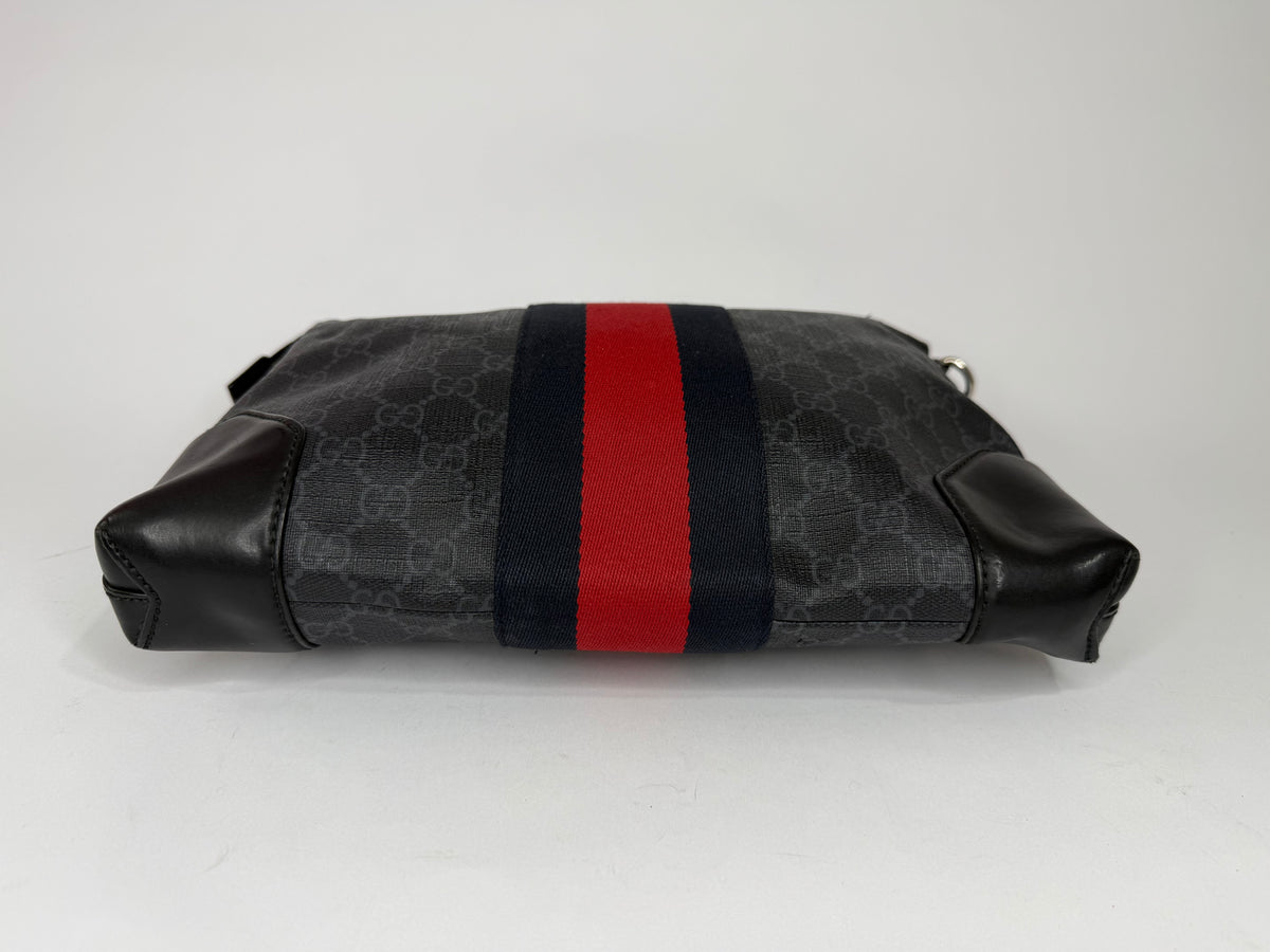 GUCCI
GG Supreme Clutch Bag