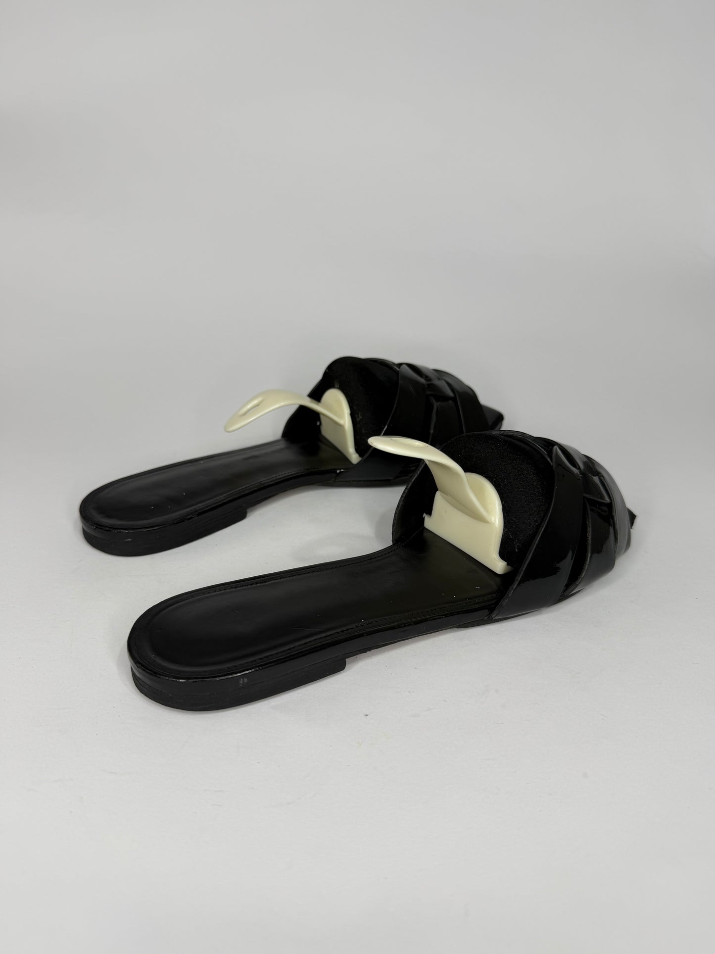 Saint Laurent Paris Black Patent Leather Tribute Flat Sandals Size 39.5 EU/ 9.5 US/ 6.5 UK