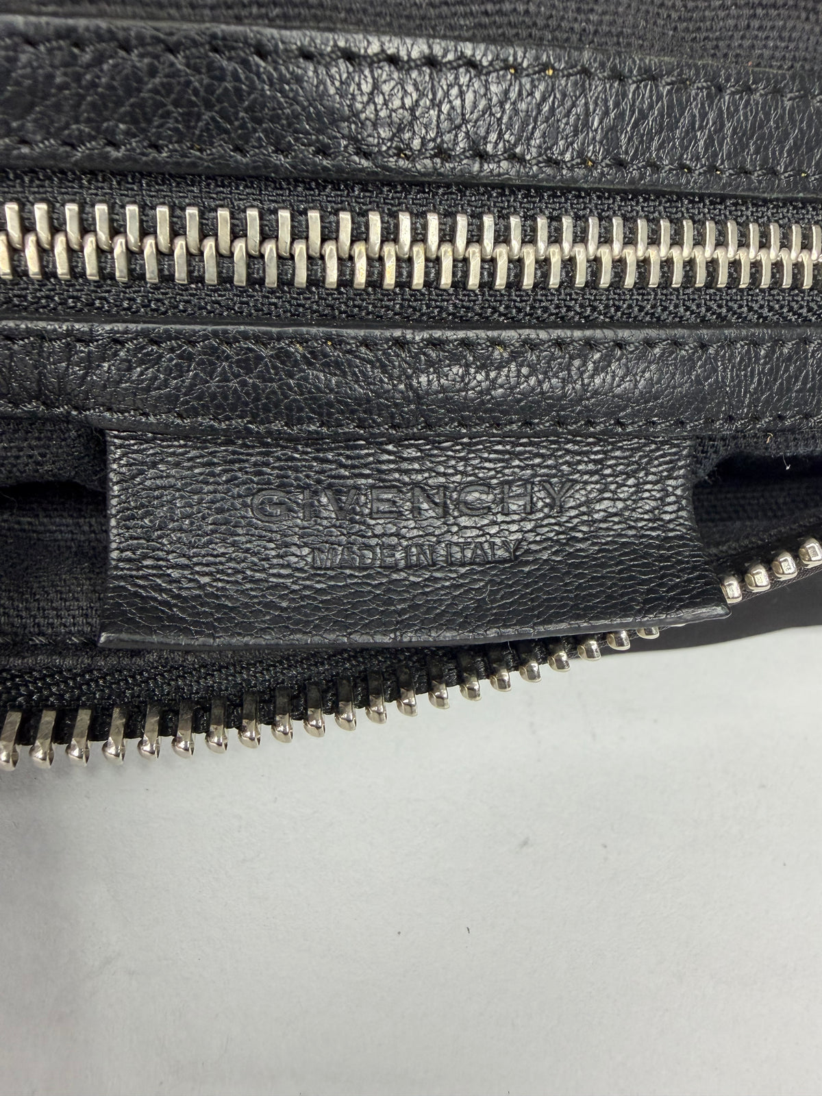 Givenchy
Mini Pandora Bag