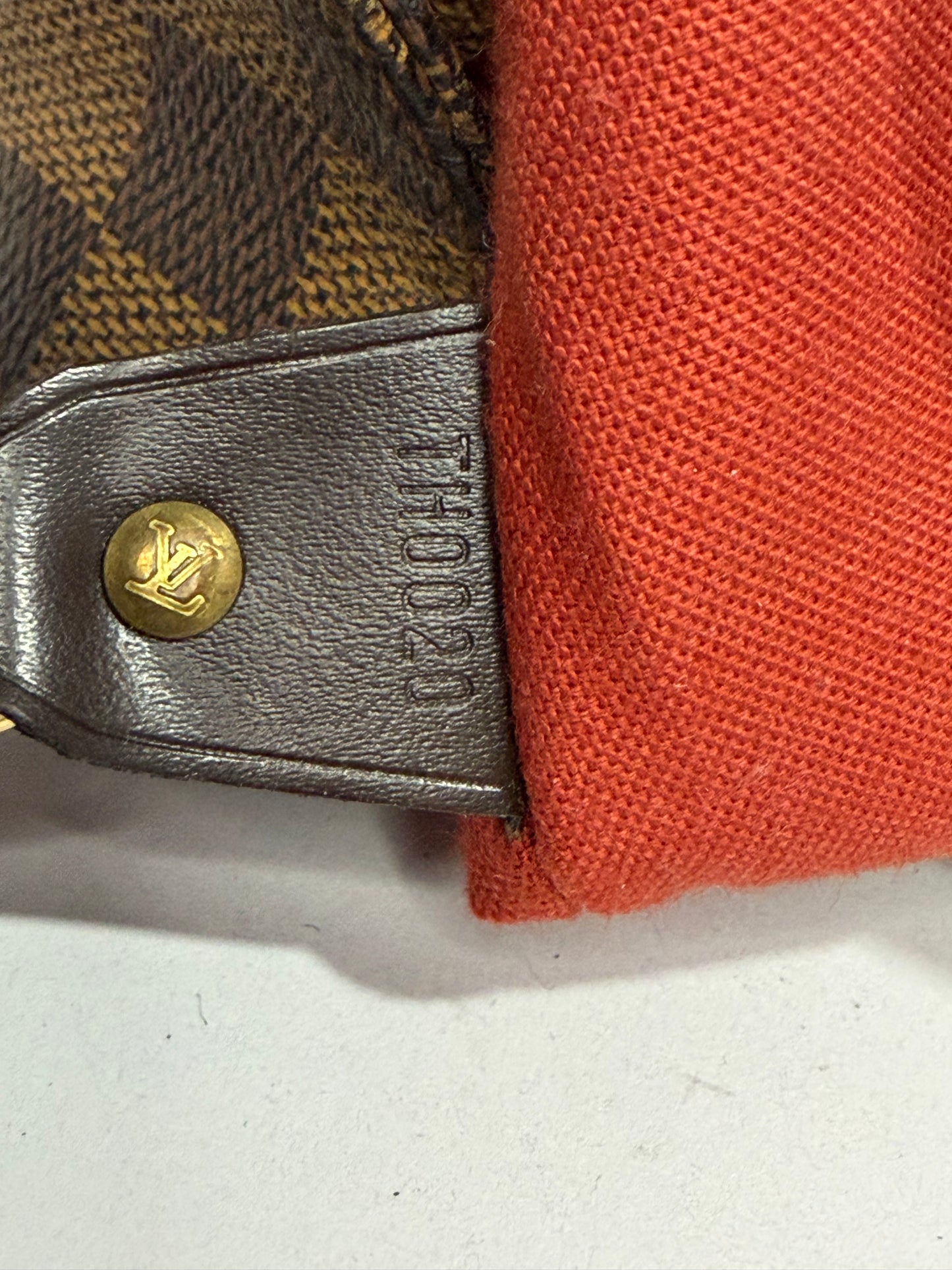 LOUIS VUITTON
Damier Ebene Broadway Messenger Bag