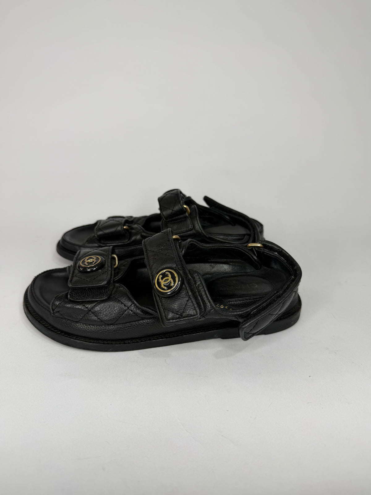 CHANEL
Grained Calfskin Velcro Dad Sandals Size 35 Black