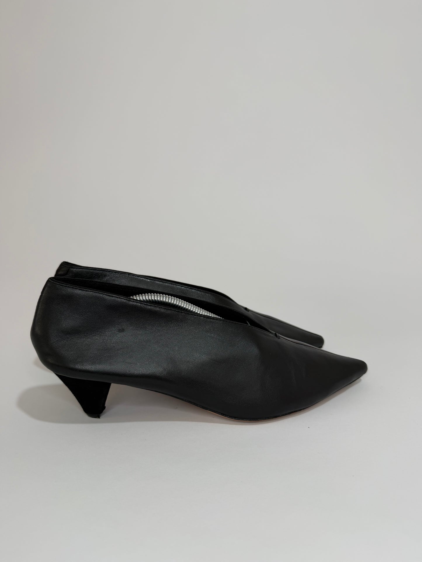 Celine Black Leather V Neck Pointed Toe Pumps Size 39 EU/9 US