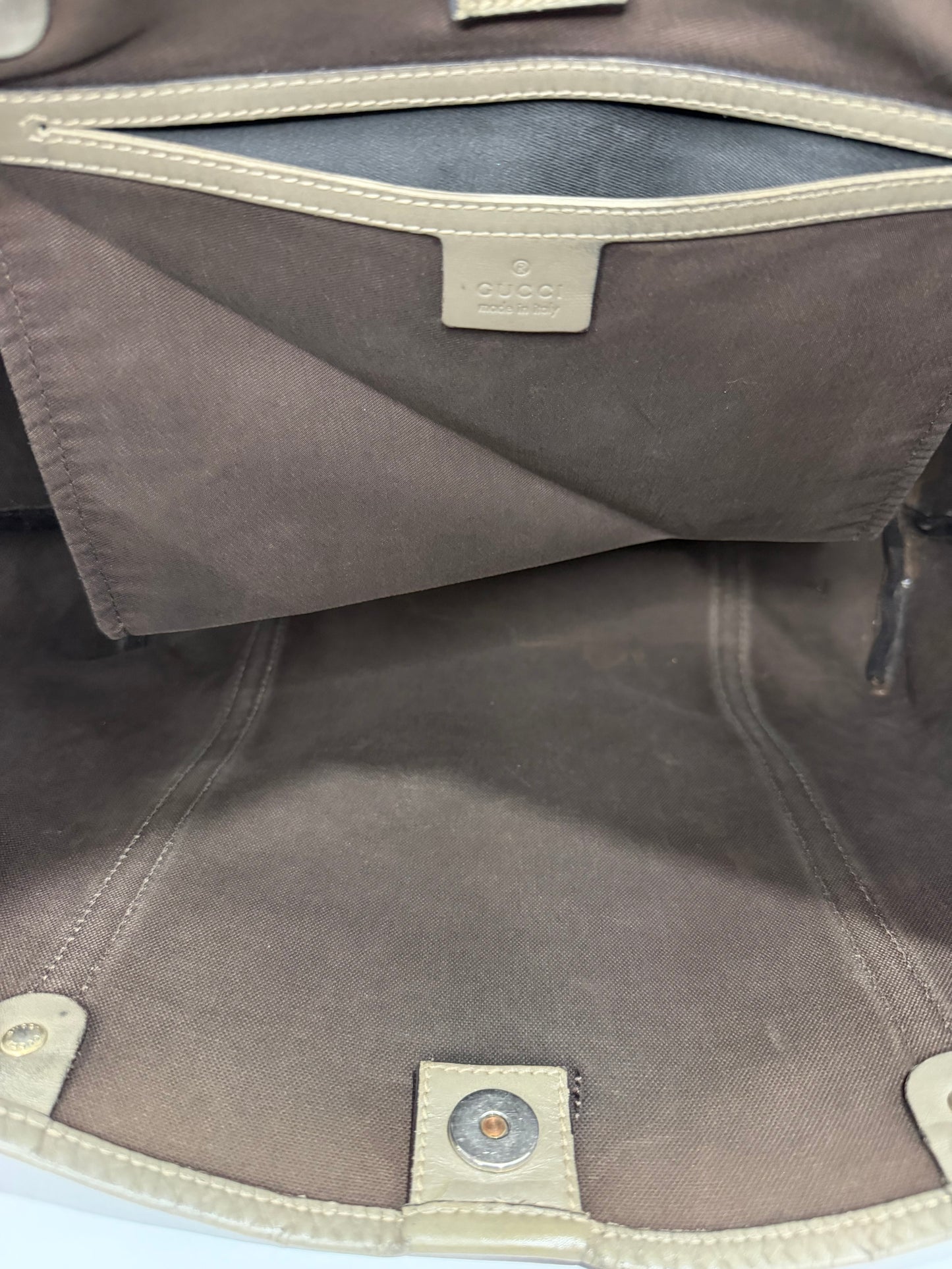 GUCCI GG Supreme Monogram Medium Zippered Shopping Tote Grey