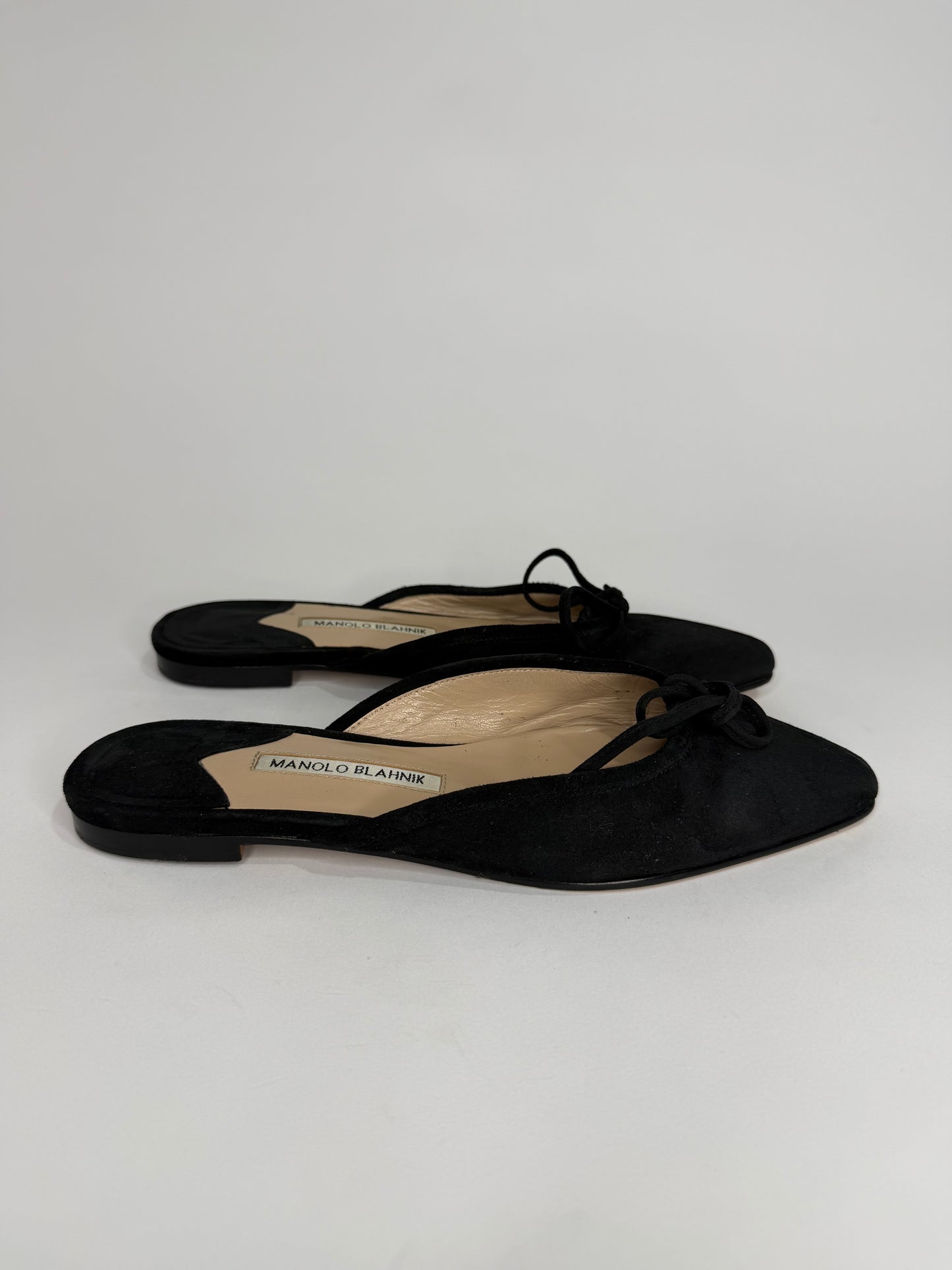 Manolo Blahnik
Suede Bow Accents Mules
Women's Size: 9 | IT 39