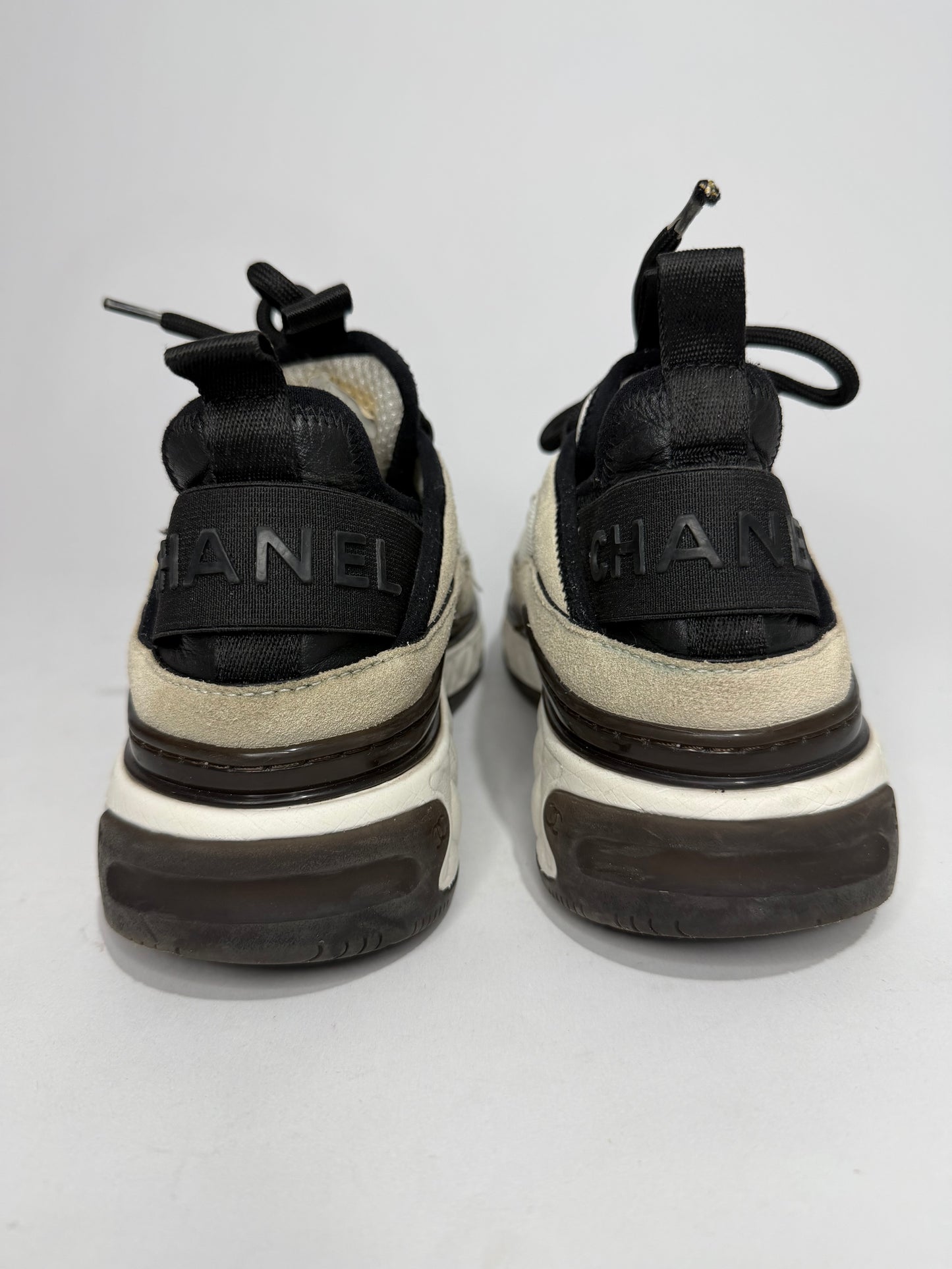 CHANEL
Velvet Calfskin Mixed Fibers CC Sneakers 36 White Black