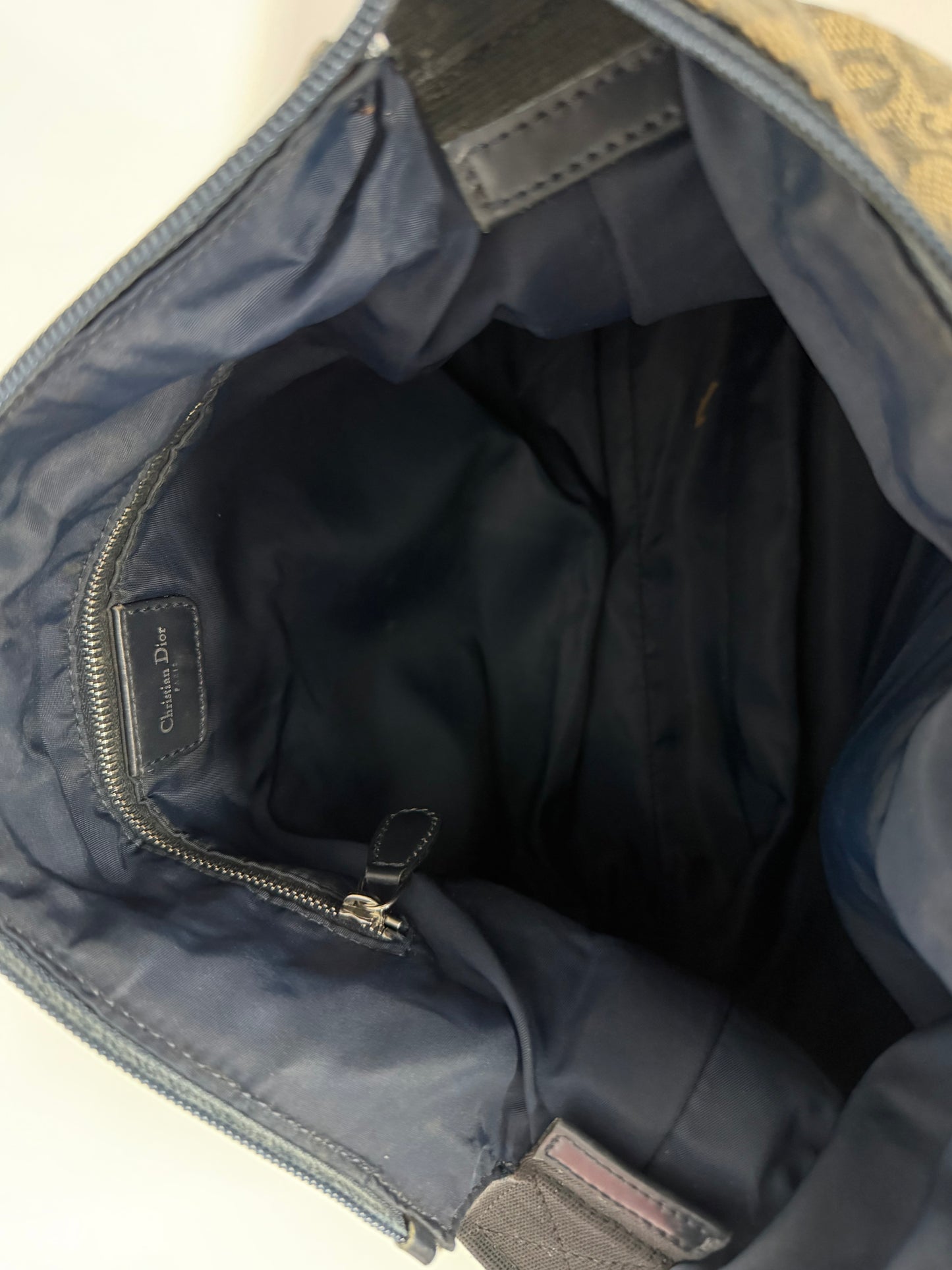 CHRISTIAN DIOR 
Monogram Messenger Olive
