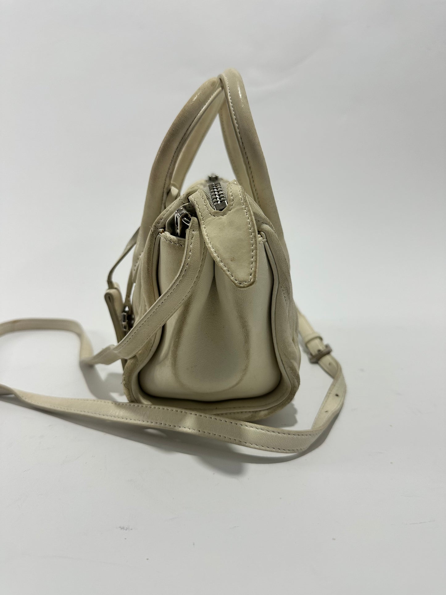 MIU MIU 
Nappa Matelasse Lux Mini Crossbody Tote Bianco