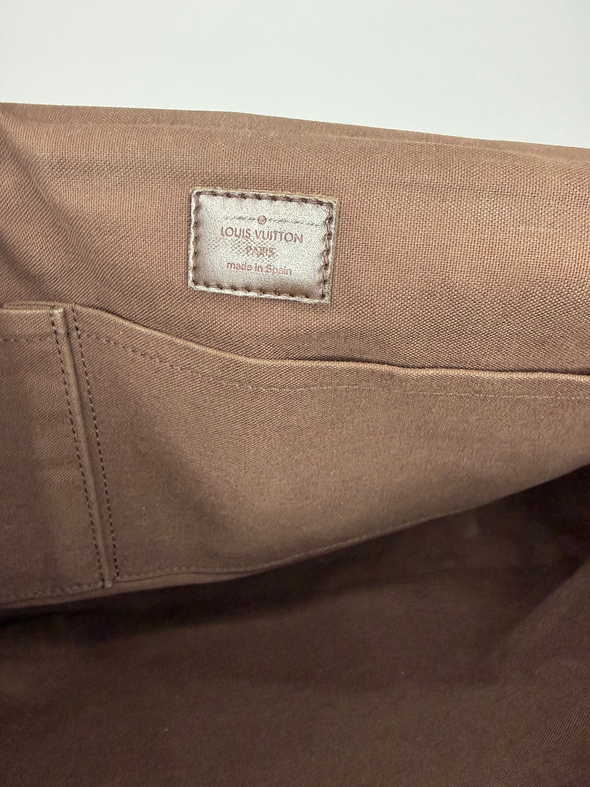 LOUIS VUITTON
Damier Ebene Brooklyn GM