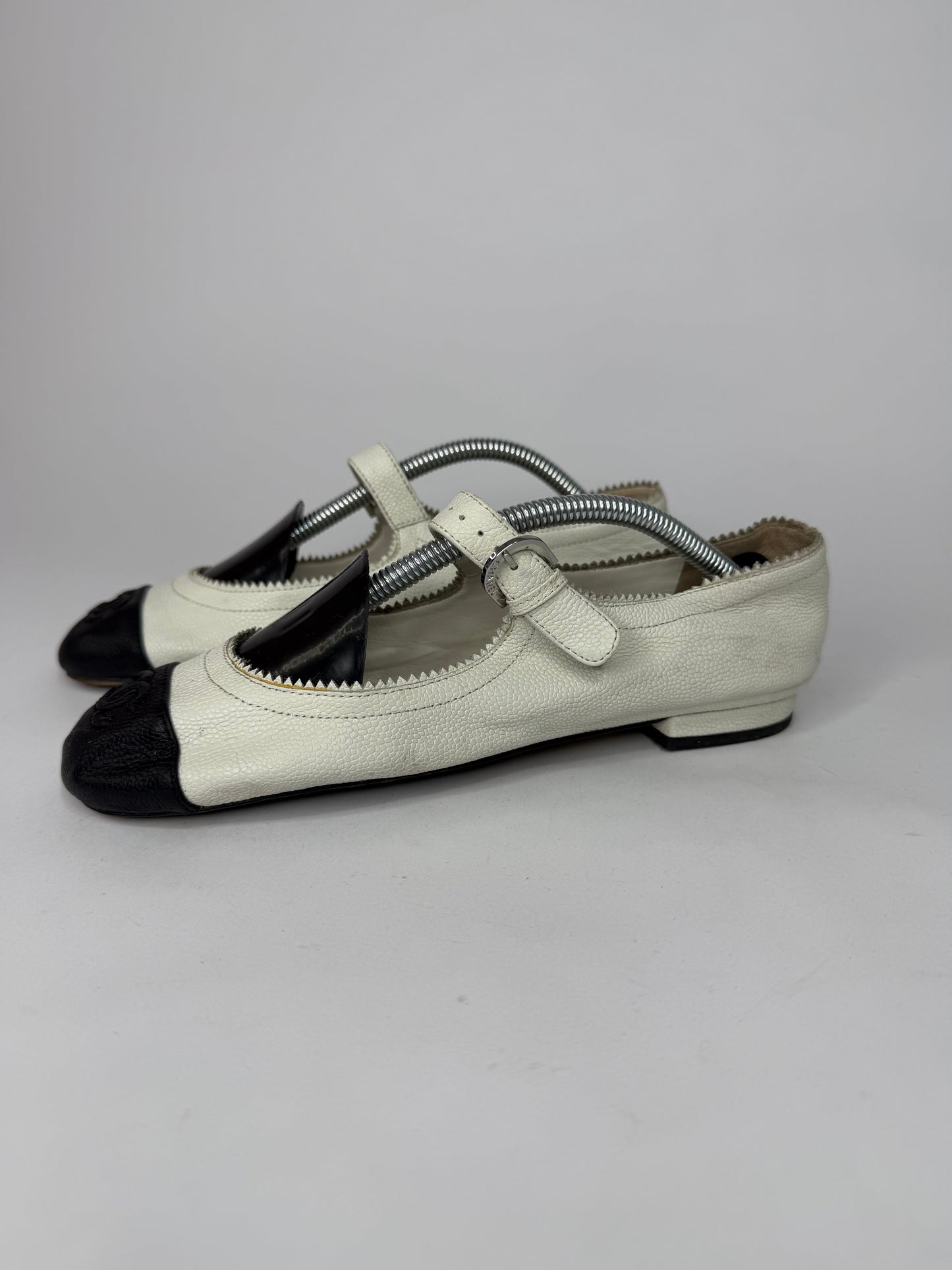Chanel White/Black Leather CC Mary Jane Flats Size 36 EU/ 6 US/ 3 UK