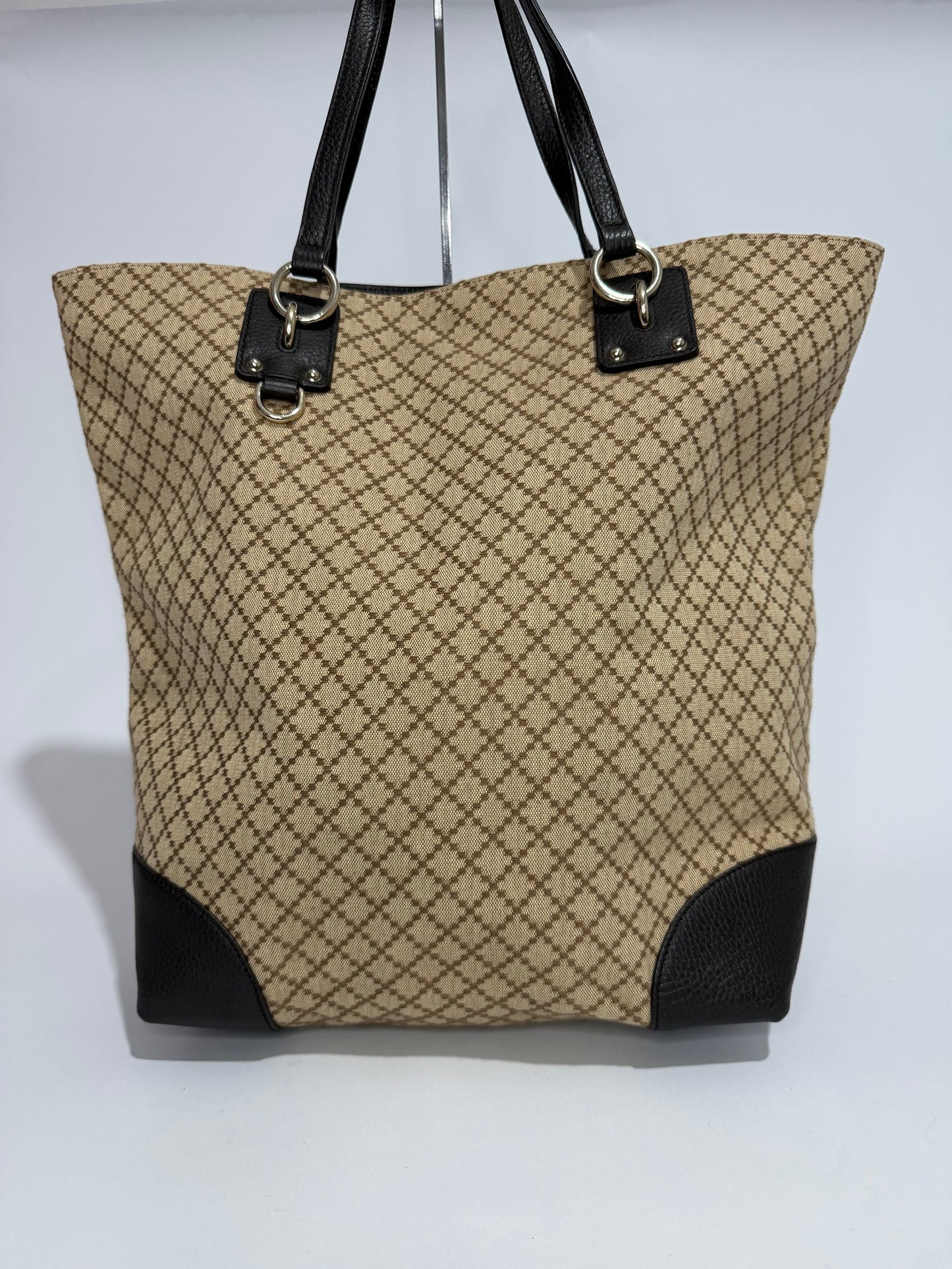 GUCCI
Beige/Ebony GG Canvas Large Charm Tote Bag