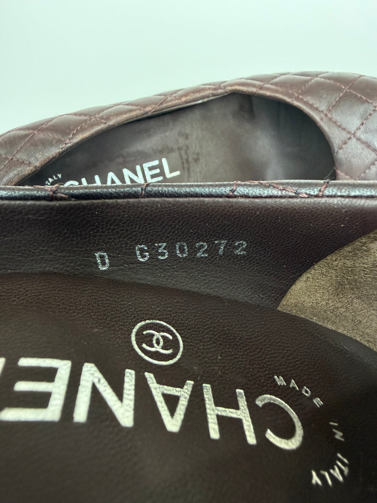 Chanel Burgundy/Navy Blue Quilted Leather CC Cap Toe Pumps Size 38 EU/ 8 US/ 5 UK