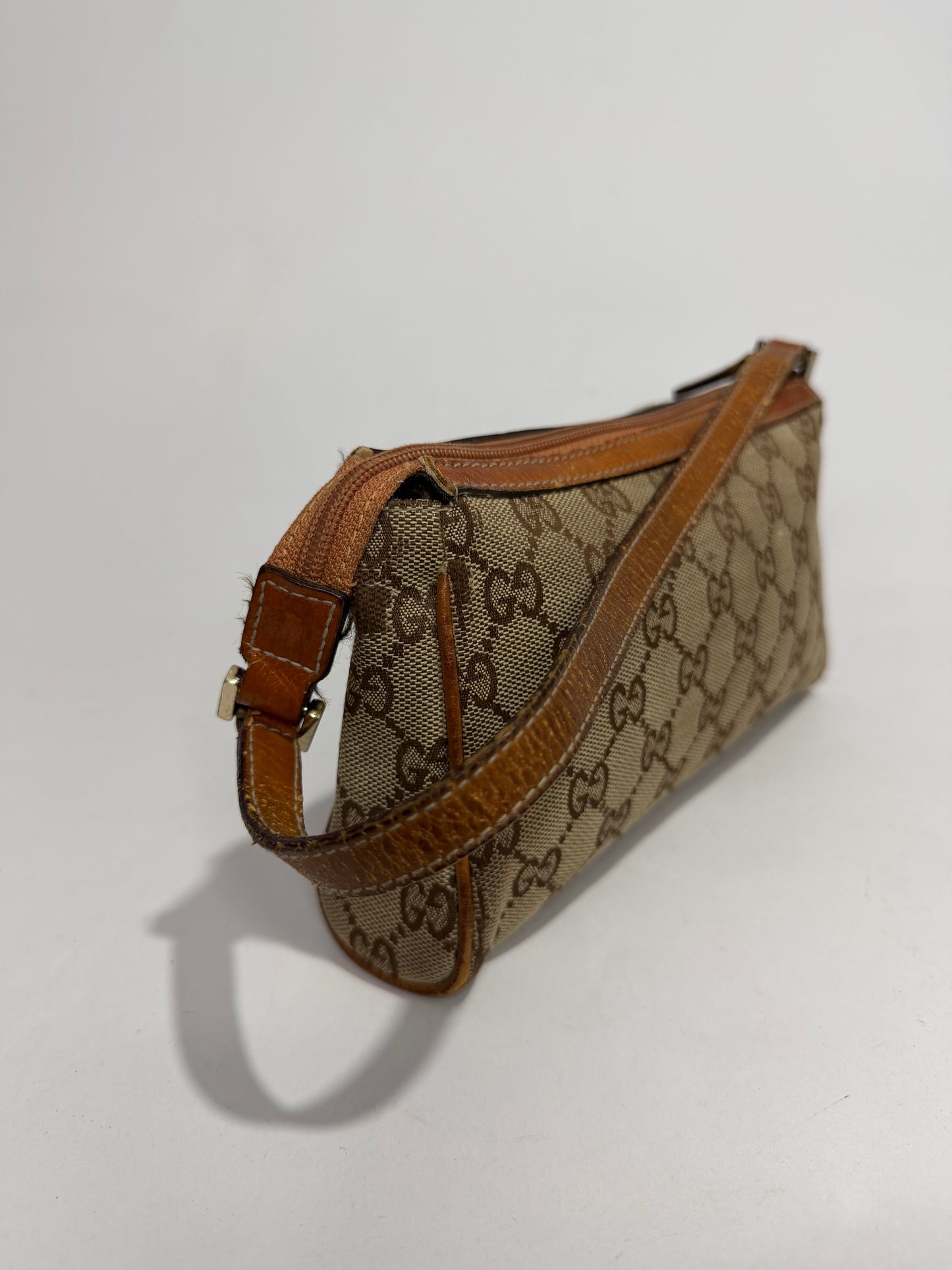 GUCCI ABBEY D-RING POCHETTE