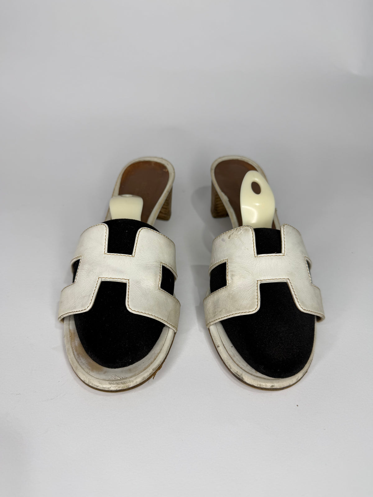 Hermes White Leather Oasis Slide Sandals Size 38.5  EU/ 8.6 US/ 5.5 UK