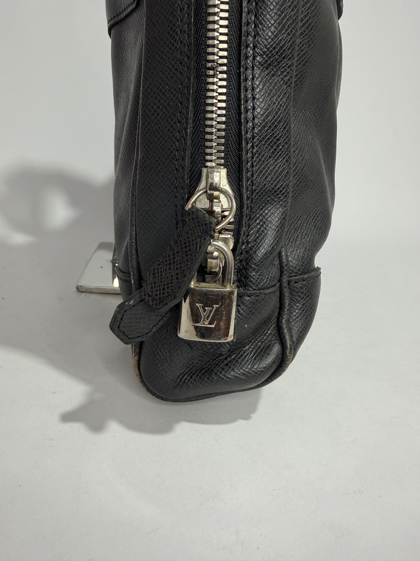 Louis Vuitton Black Taiga Leather Neo Igor Briefcase
