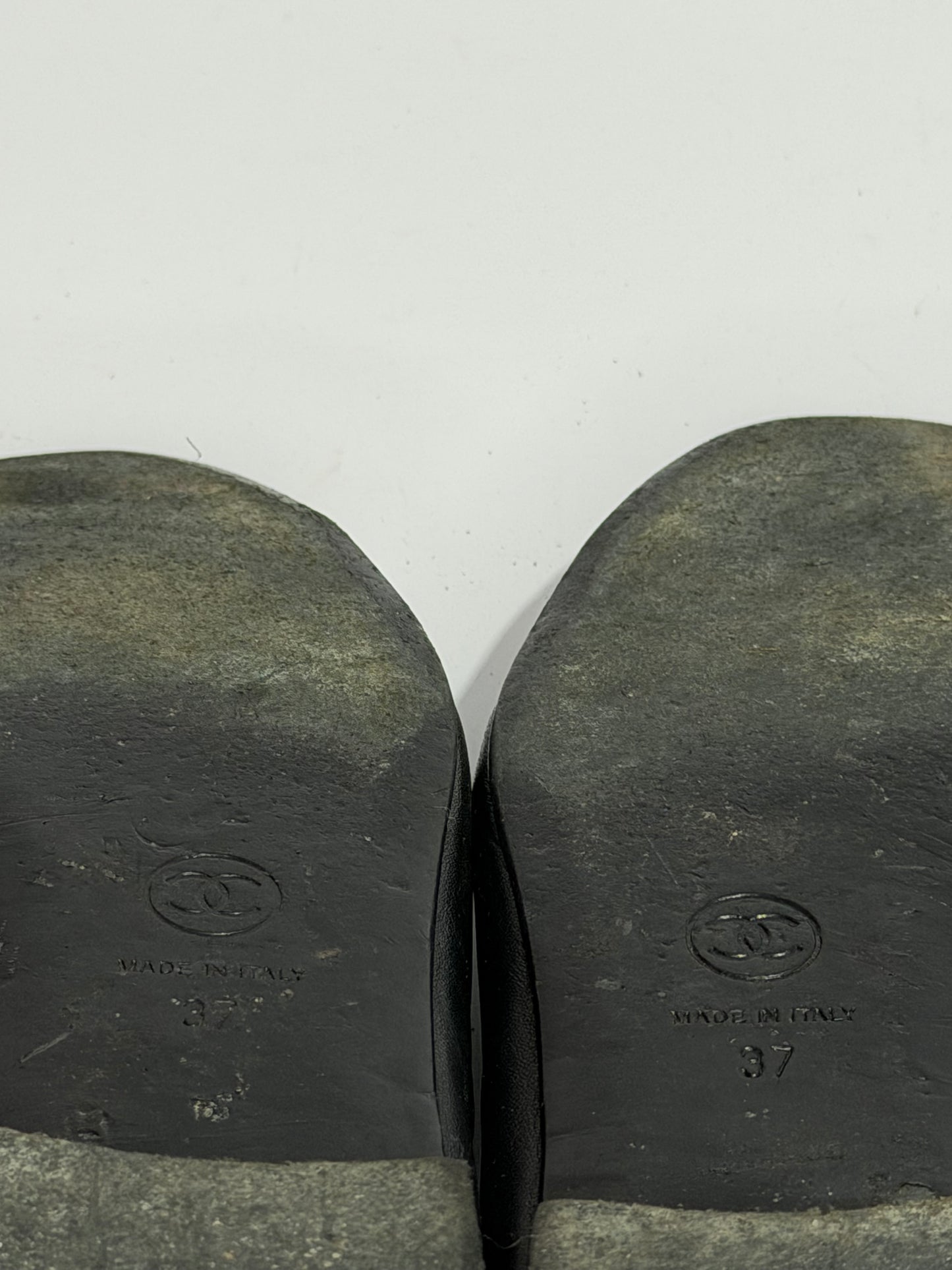 CHANEL
Lambskin Patent Cap Toe Ballerina Flats Black Size 37 EU/ 7 US / 4 UK
