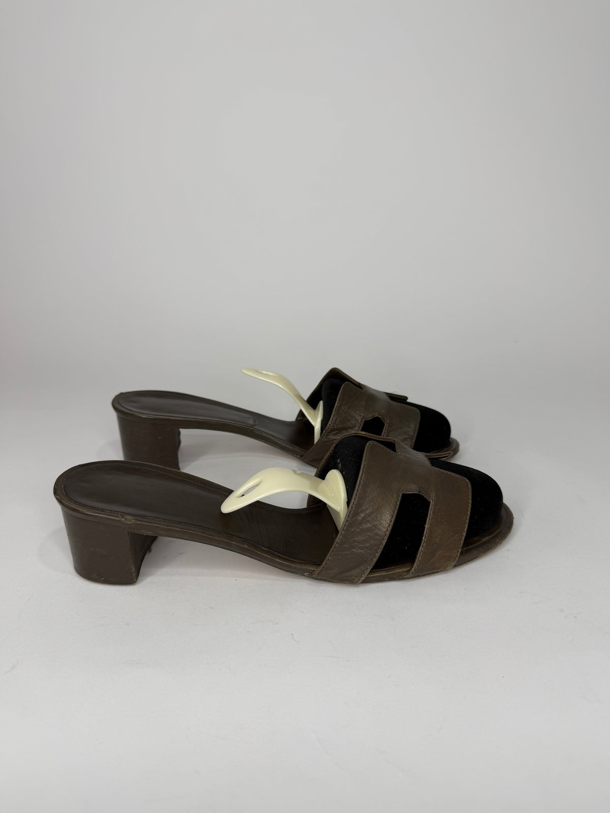 Hermes Gray Leather Oasis Slide Sandals Size 40.5 EU/ 10.5 US/ 7.5 UK