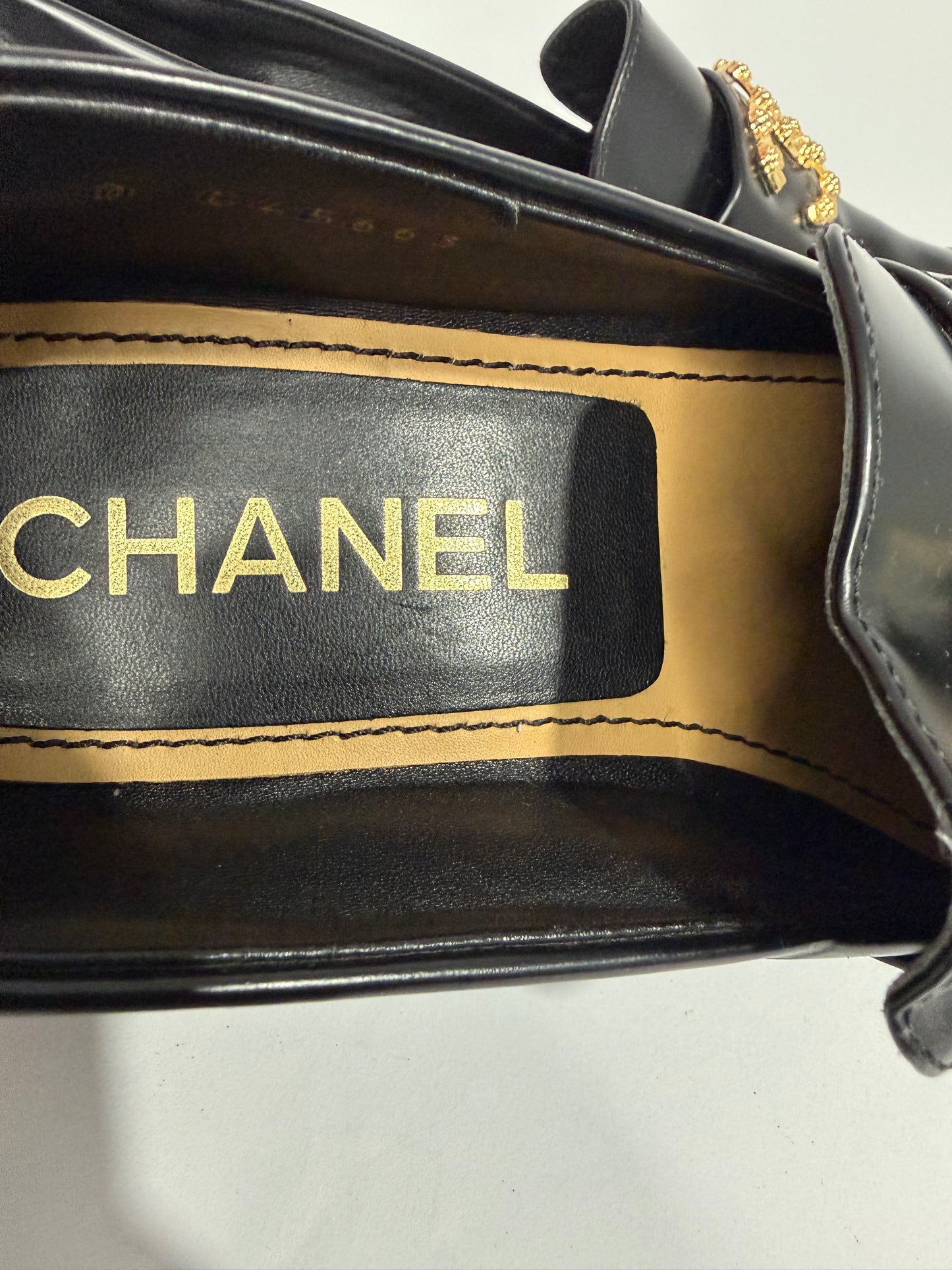 Chanel
Interlocking CC Logo Loafers
Women's Size