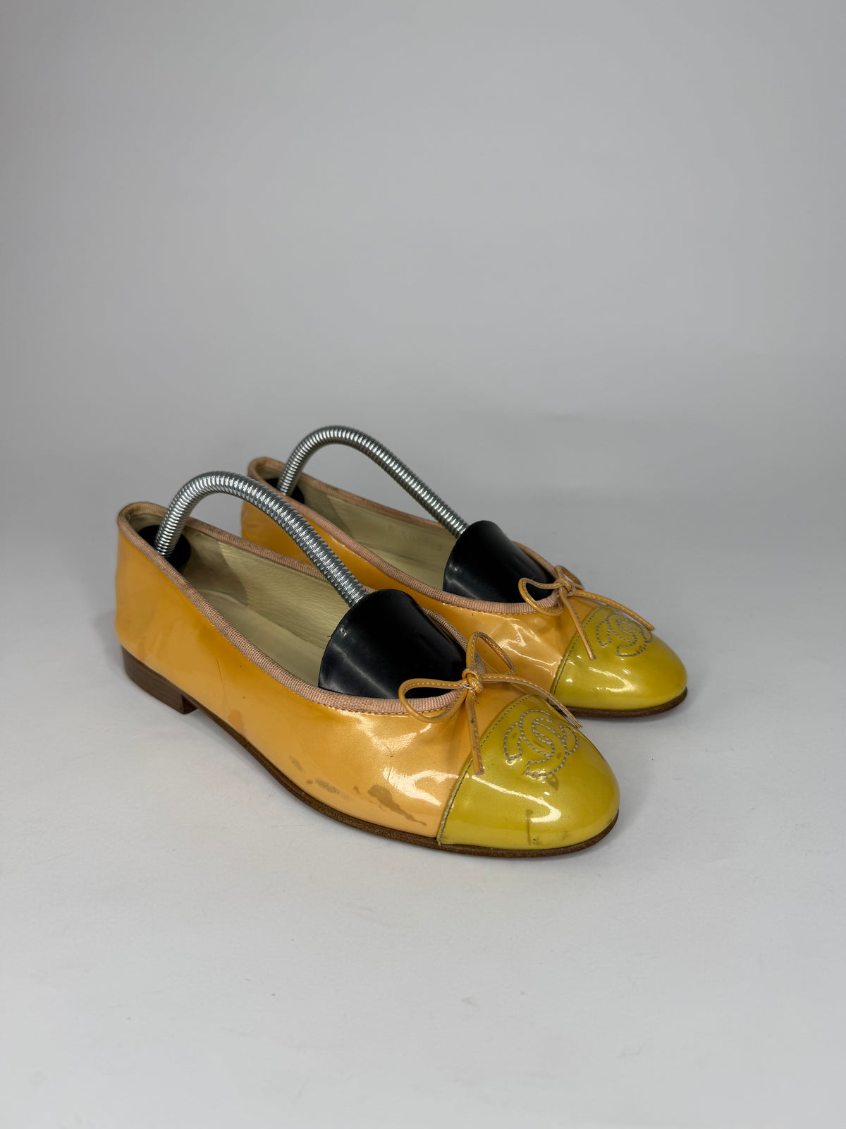 Chanel Yellow Patent Leather CC Bow Ballet Flats Size 35 EU/ 5 US/ 2 UK