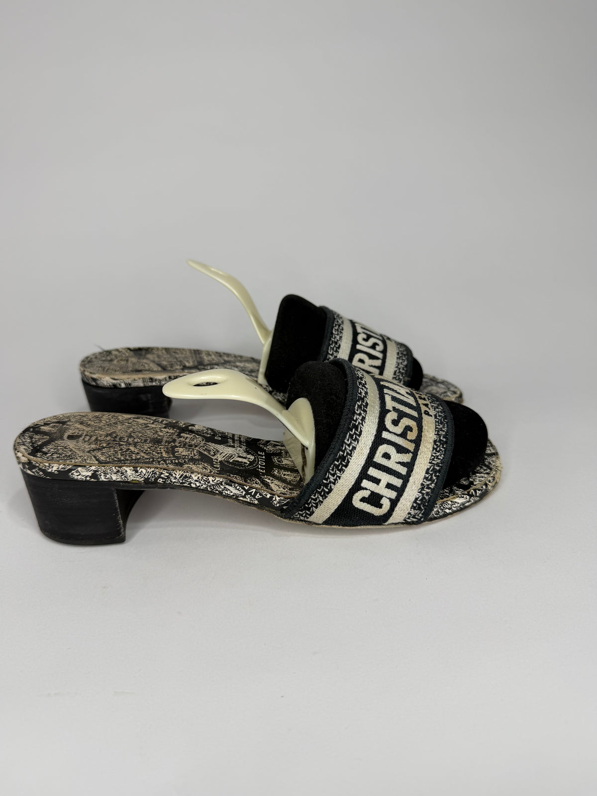 CHRISTIAN DIOR
Canvas Lurex Embroidered Dway 40mm Slide Sandals Size 36 EU/ 6 US / 3 UK