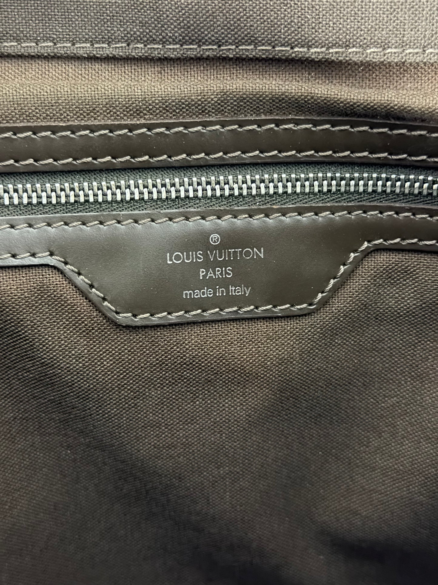 LOUIS VUITTON
Brown Taiga Leather Viktor Messenger Bag