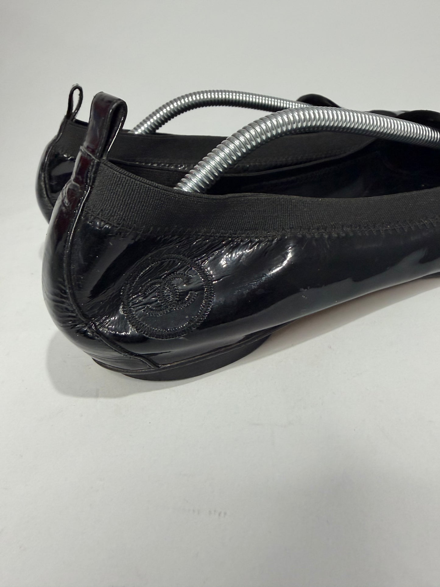 Chanel
Interlocking CC Logo Patent Leather Flats Size 39 EU/ 9 US