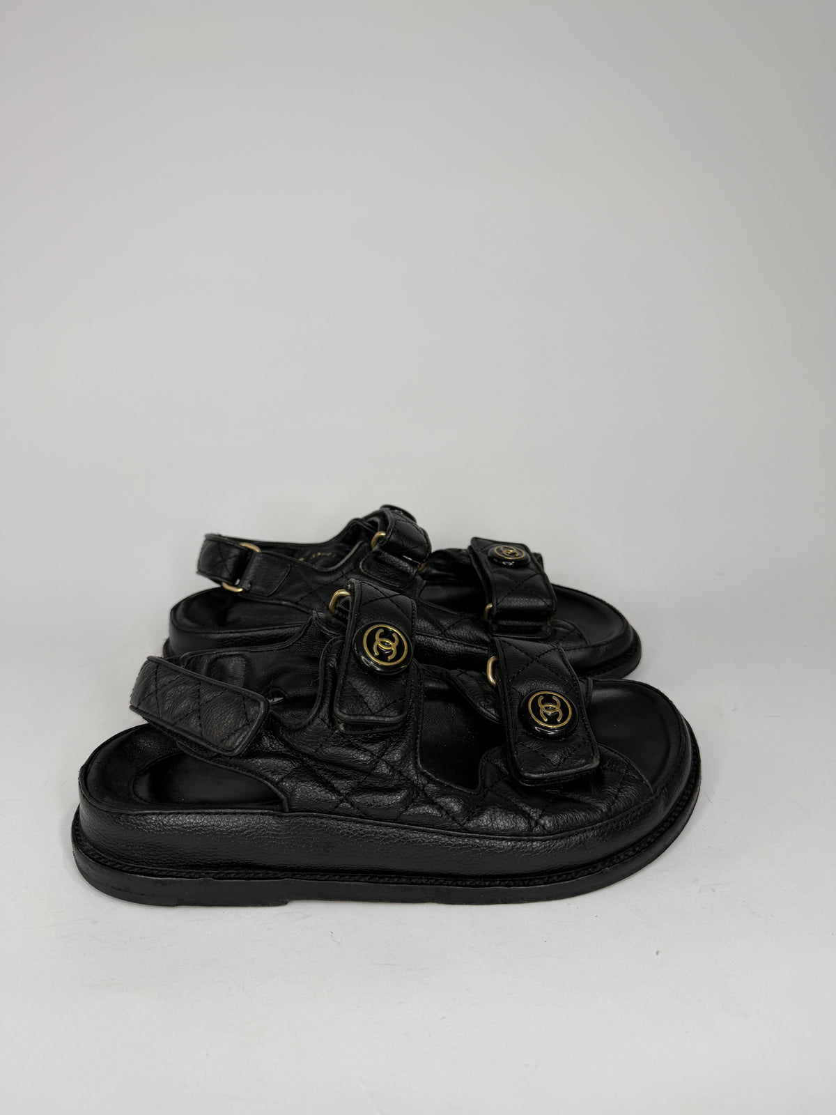 CHANEL
Grained Calfskin Velcro Dad Sandals Size 35 Black