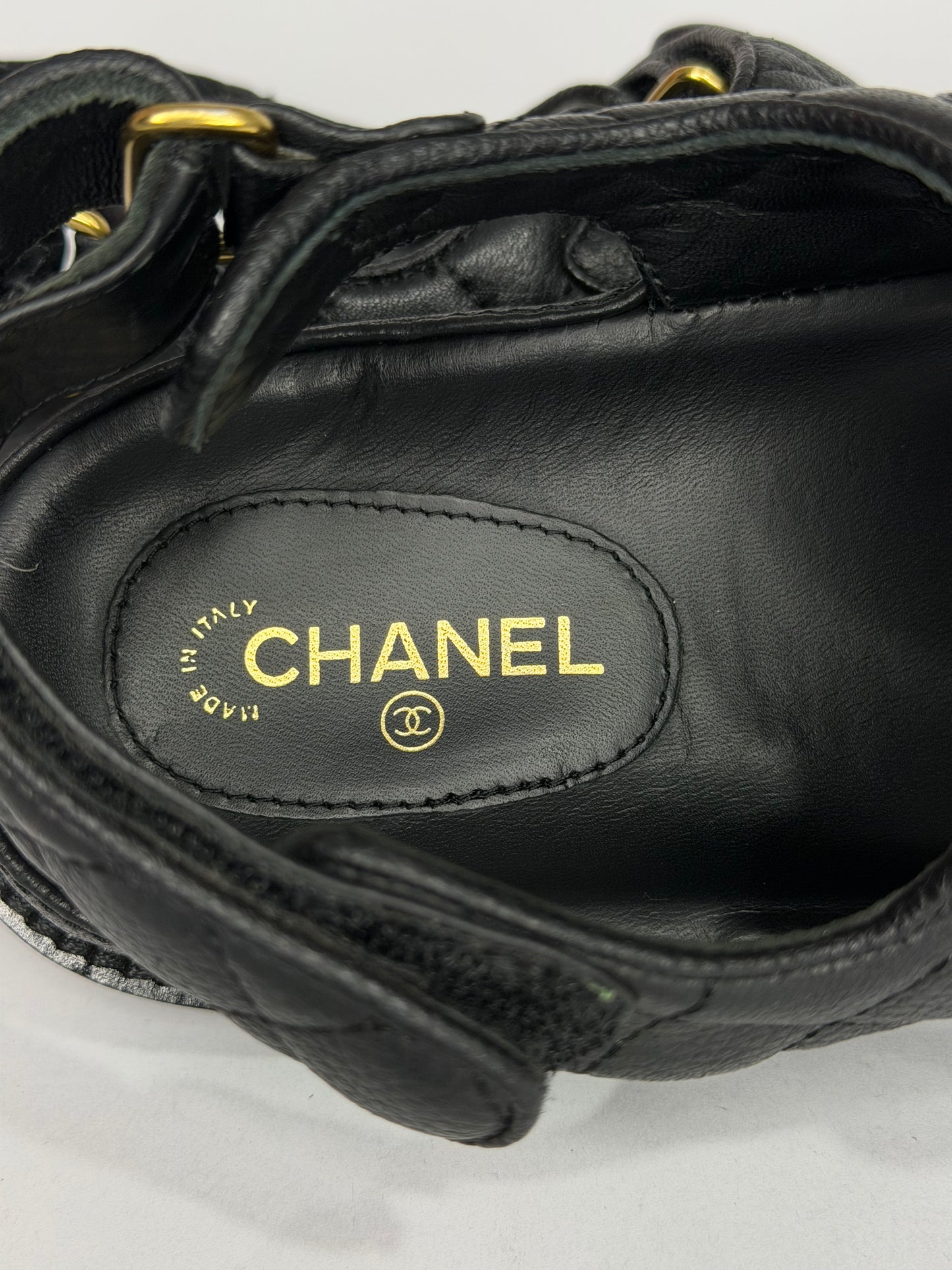 CHANEL
Grained Calfskin Velcro Dad Sandals 37.5 Black