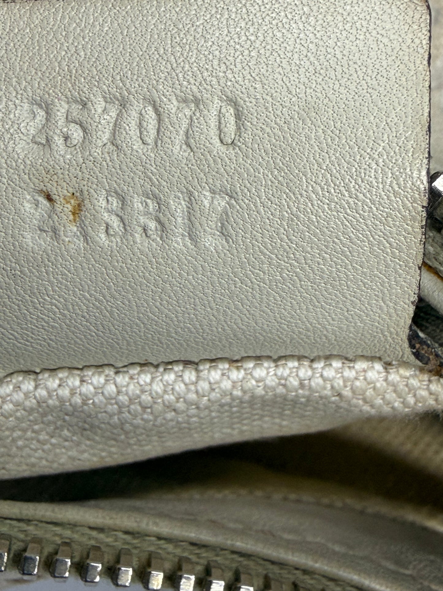 GUCCI
Guccissima Medium Lovely Heart Hobo Off White
