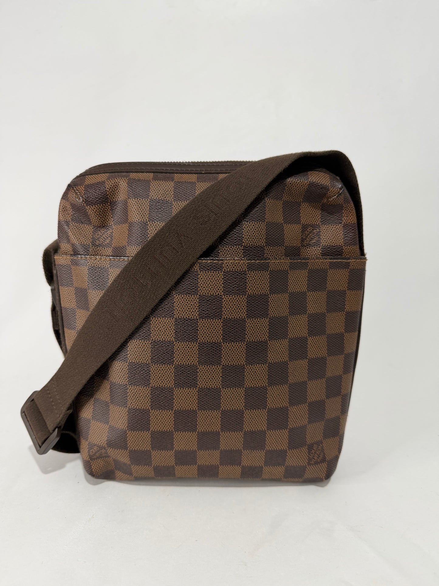 LOUIS VUITTON
Damier Ebene Trotteur Beaubourg