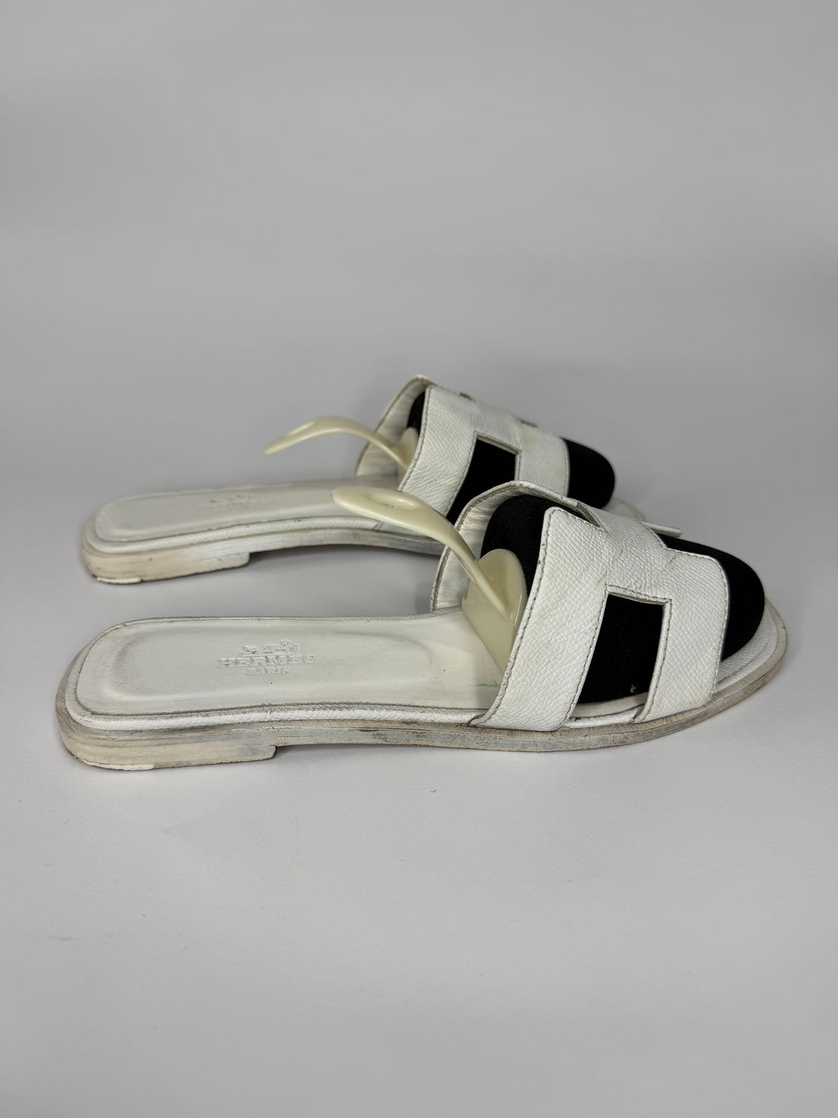 HERMES White Box Calfskin Oran Epson Sandals 39 EU/ 9 US / 6 UK