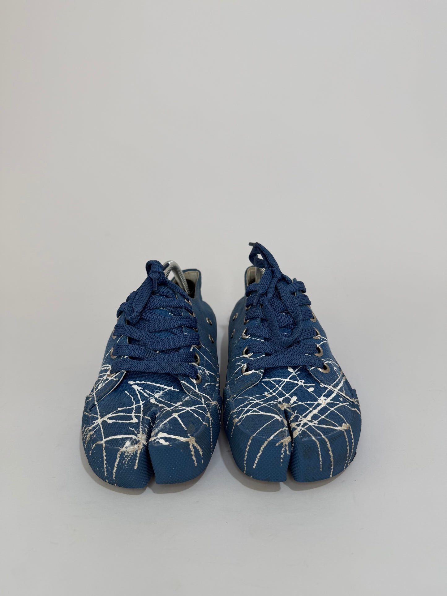 Maison Martin Margiela Blue/White Splatter Canvas Tabi Low Top Sneakers Size 38 EU/ 8 US/ 5 UK