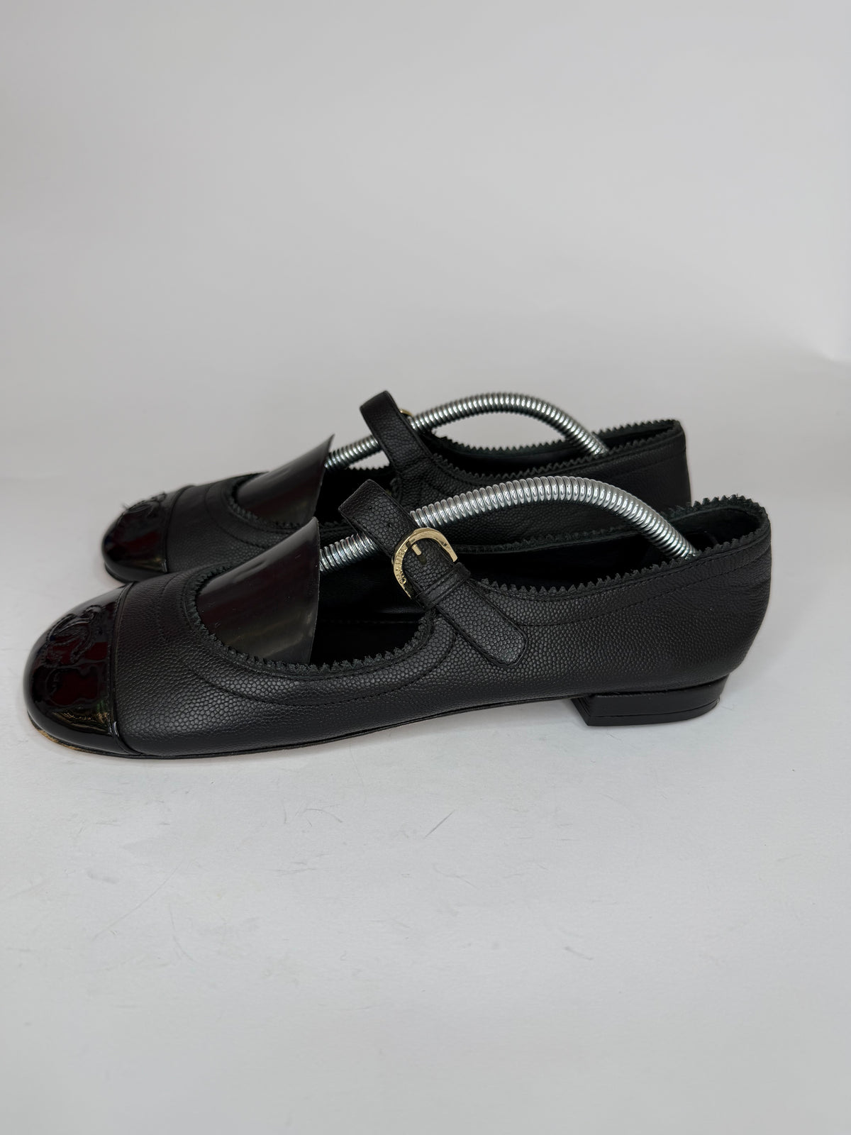 CHANEL
Lambskin Mary Jane Flats Black Size 37 EU