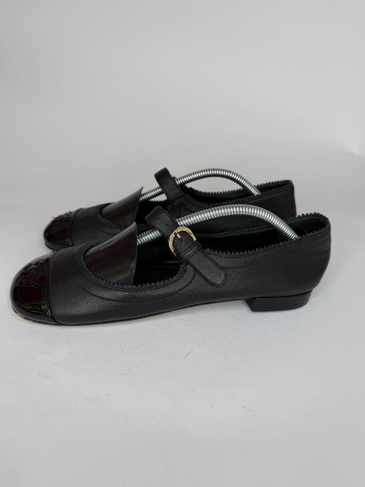 CHANEL
Lambskin Mary Jane Flats Black Size 37 EU