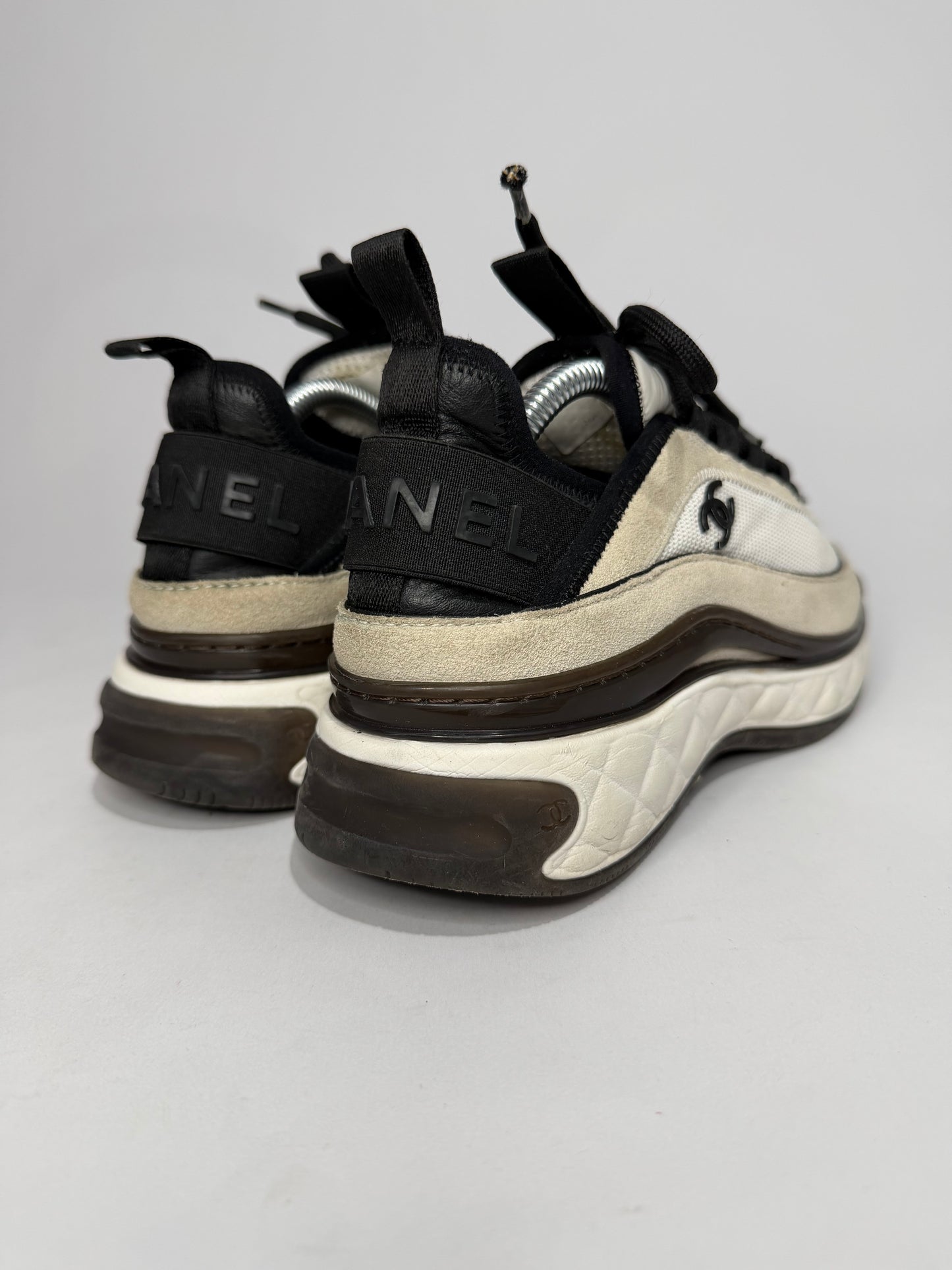 CHANEL
Velvet Calfskin Mixed Fibers CC Sneakers 36 White Black