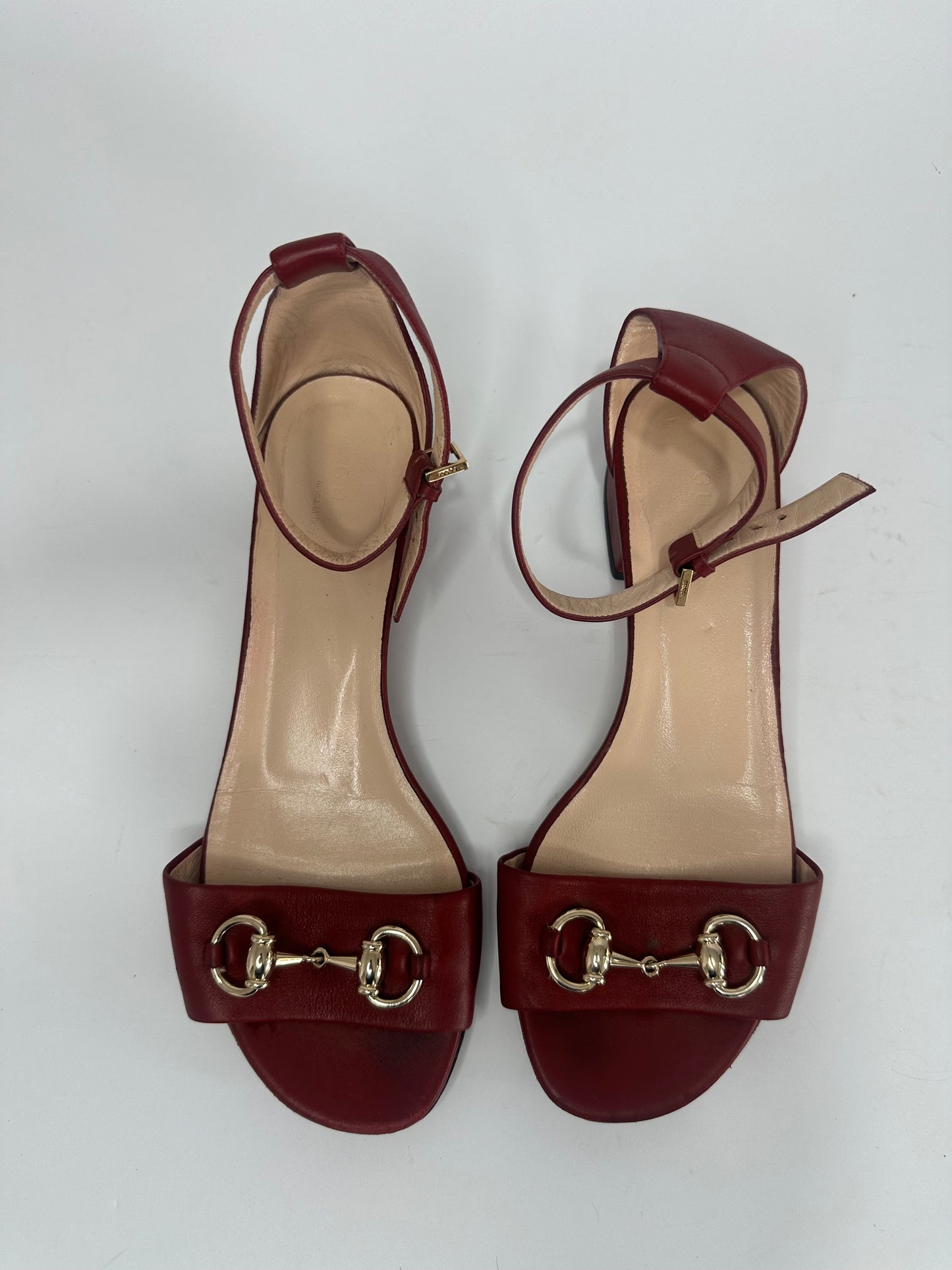 GUCCI
Horsebit Accent Leather Sandals Size 38