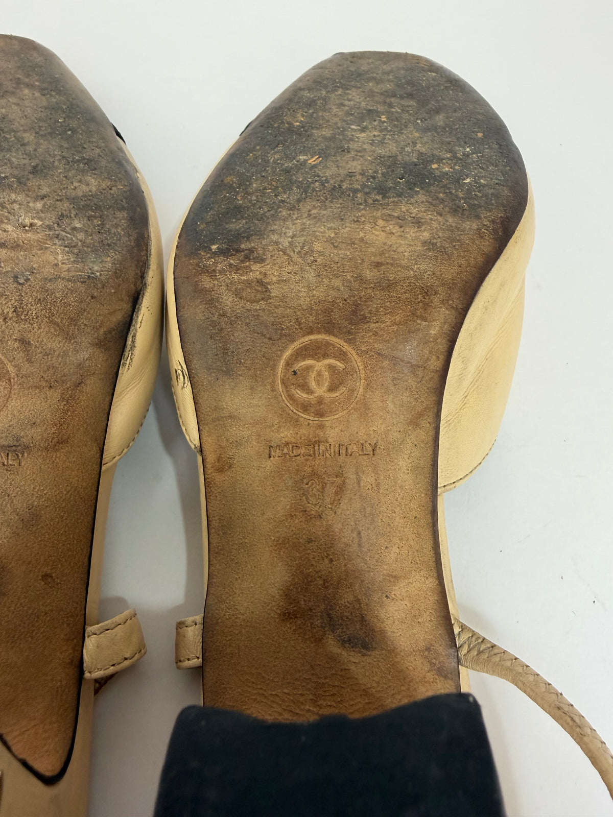 Chanel Beige Leather and Black Fabric Cap Toe Slingback Sandals Size 37EU/7 US