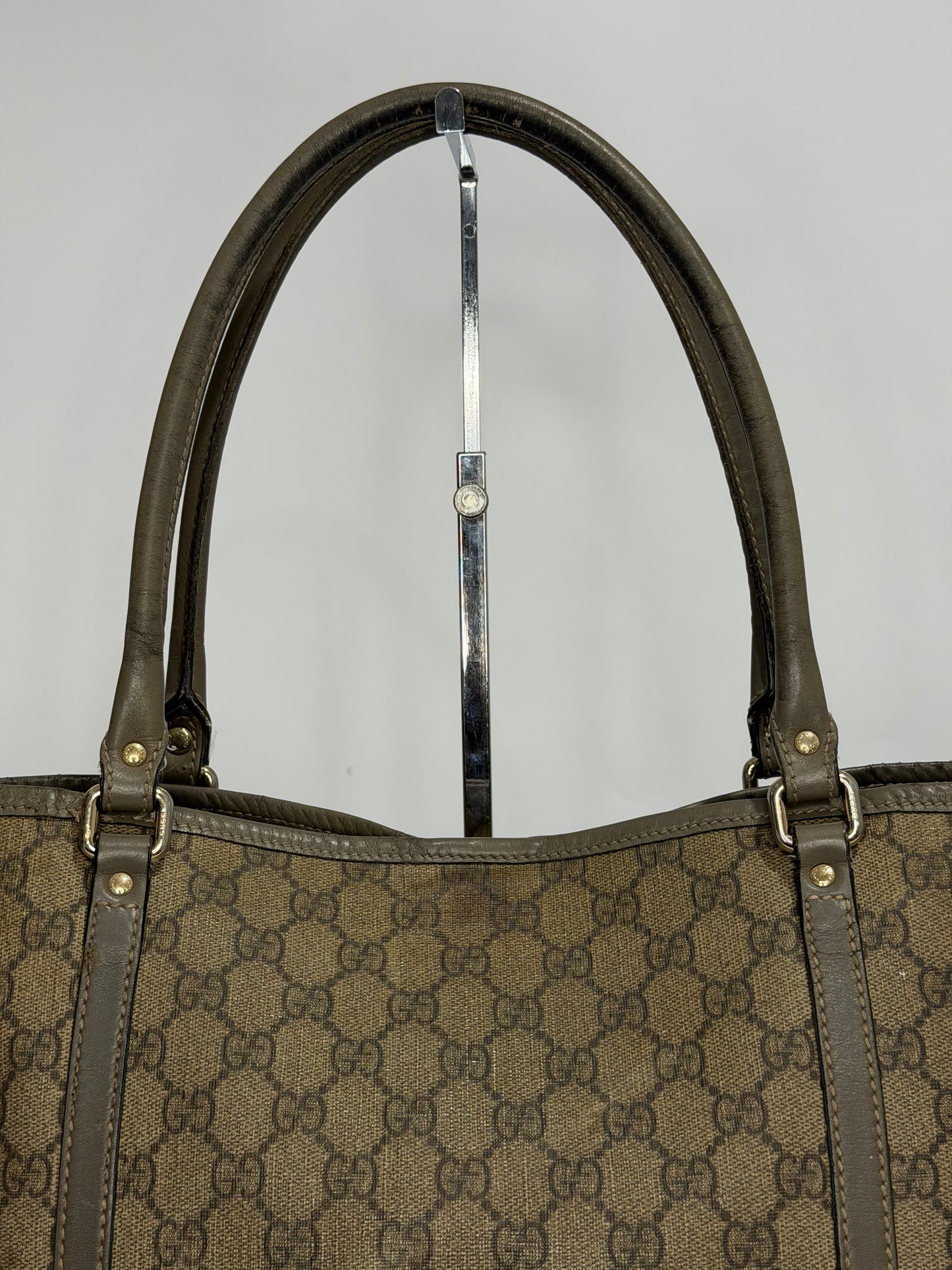 GUCCI GG Supreme Monogram Medium Zippered Shopping Tote Grey