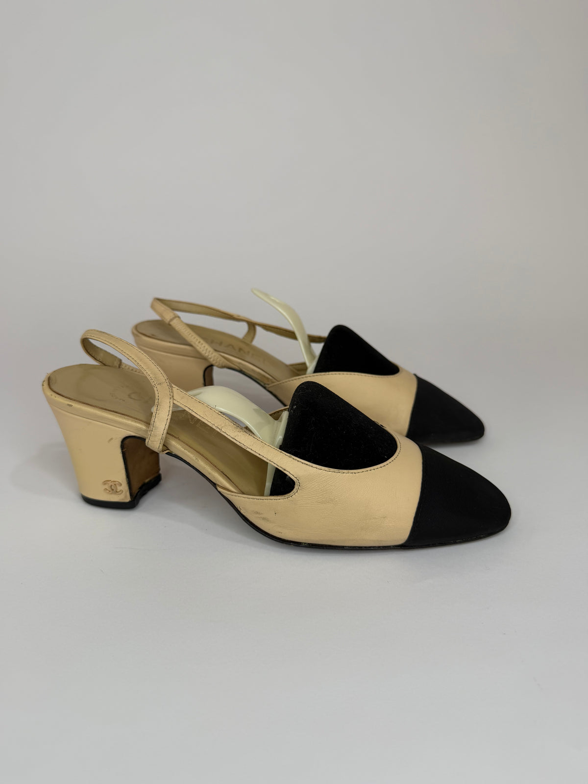 Chanel Beige Leather and Black Fabric Cap Toe Slingback Sandals Size 37EU/7 US