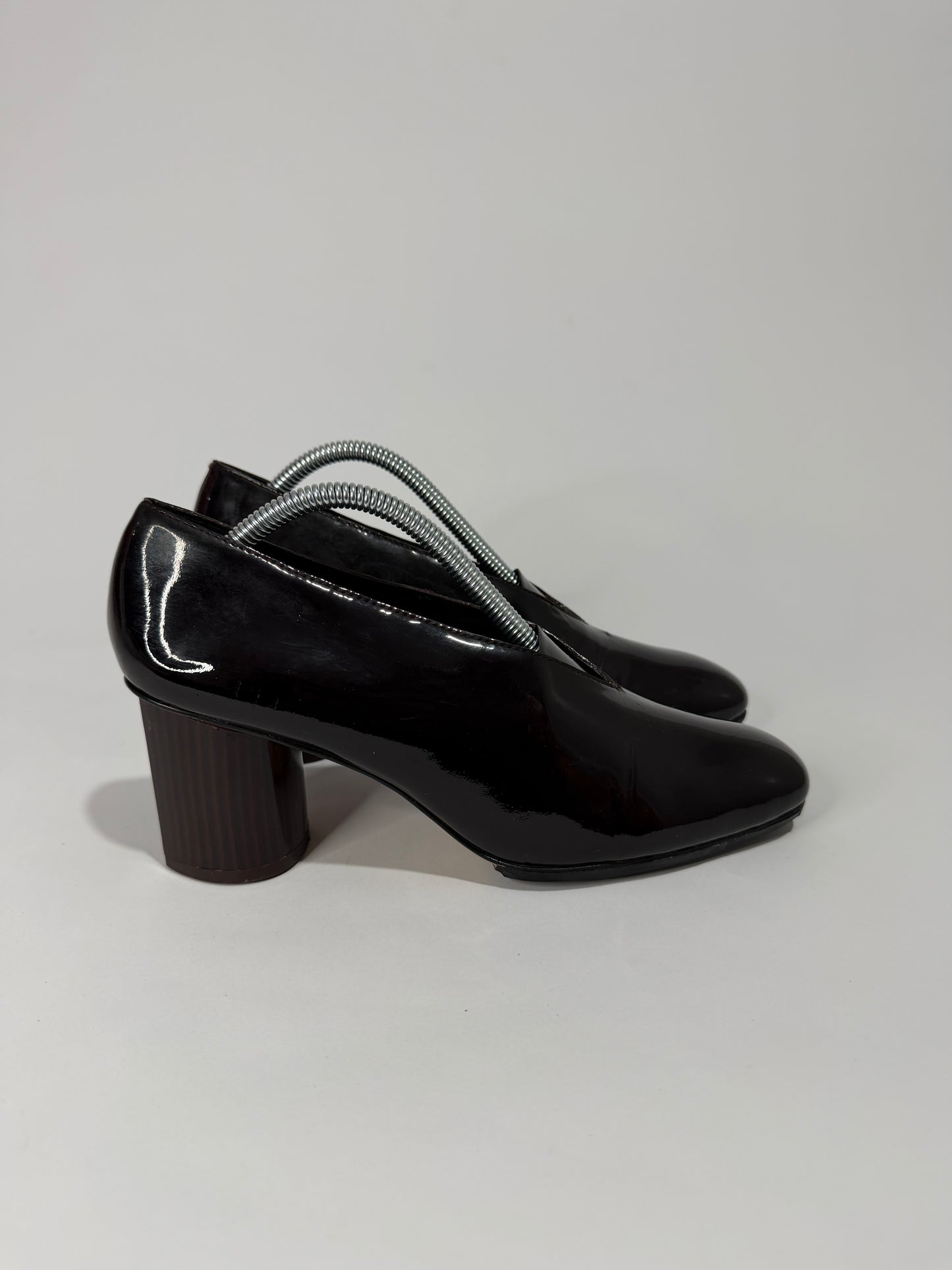 CELINE
Burgundy Leather V Neck Pumps Size