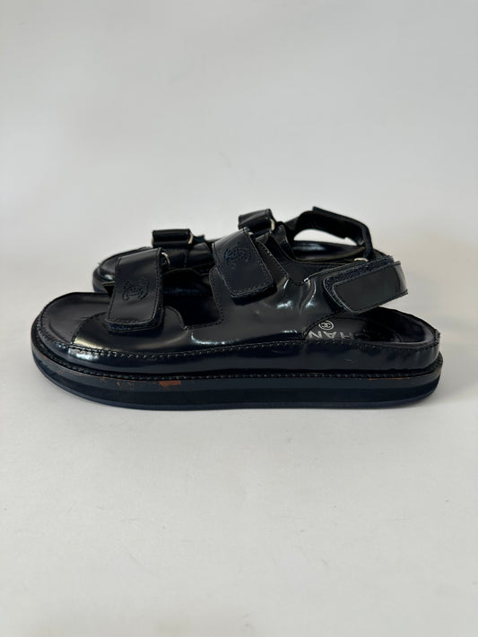 Chanel Blue patent Leather CC Flat DAD Sandals Size 39 EU/ 9 US / 6 UK