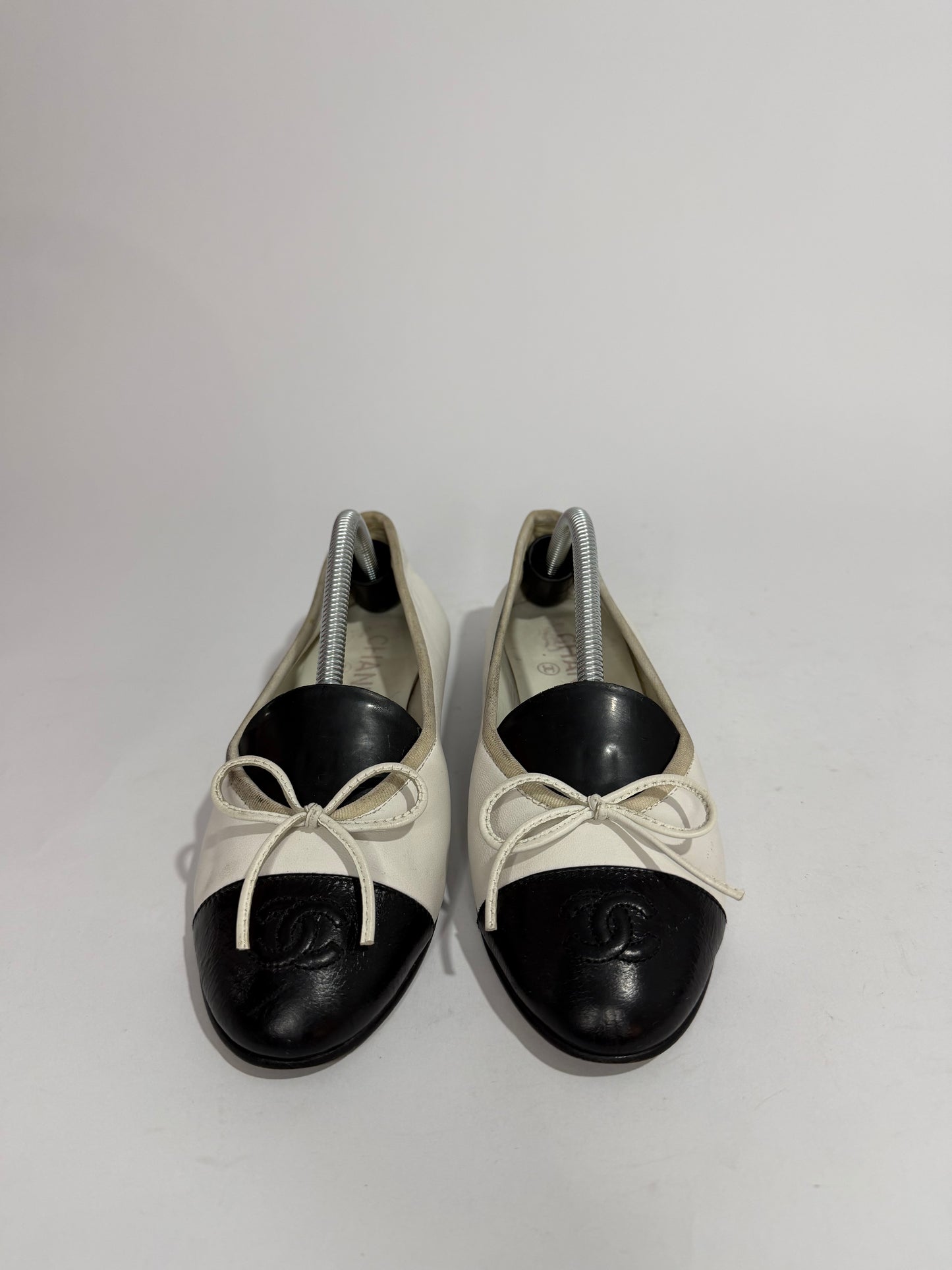 CHANEL White Lambskin CC Ballerina Flats Size 35 EU