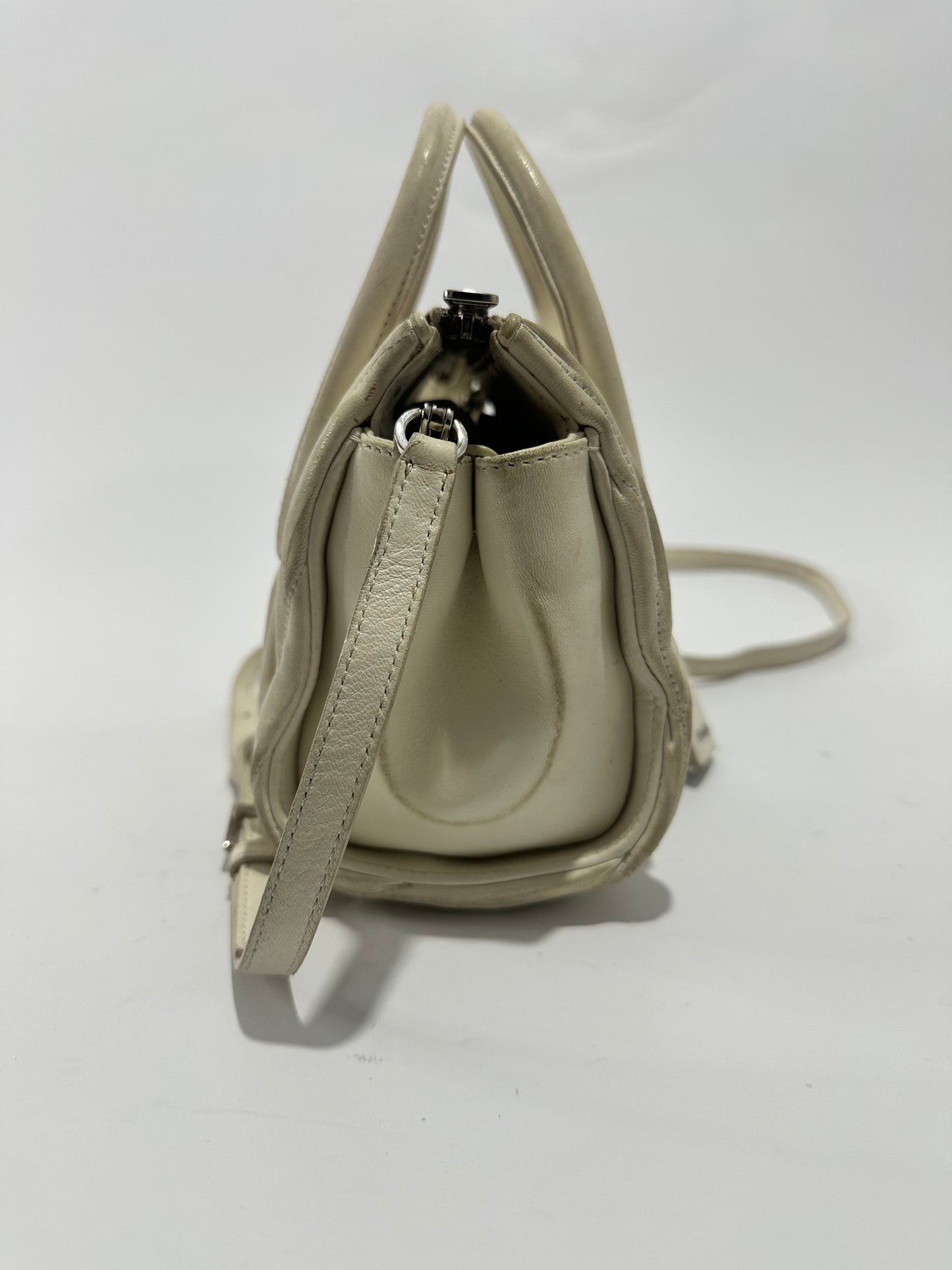 MIU MIU 
Nappa Matelasse Lux Mini Crossbody Tote Bianco