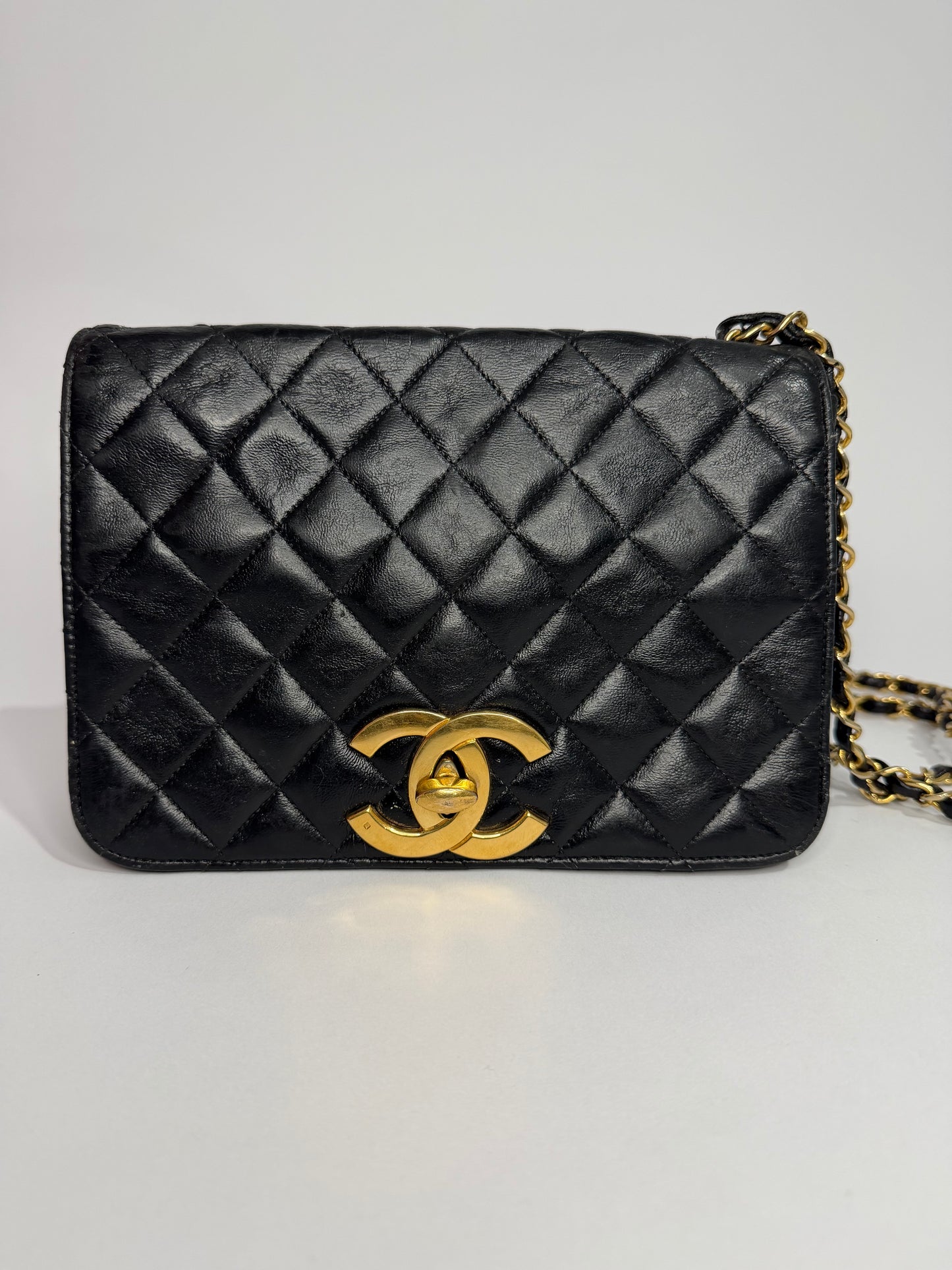 Chanel Classic Full Flap shoulder bag in black quilted lambskin leather, GHW