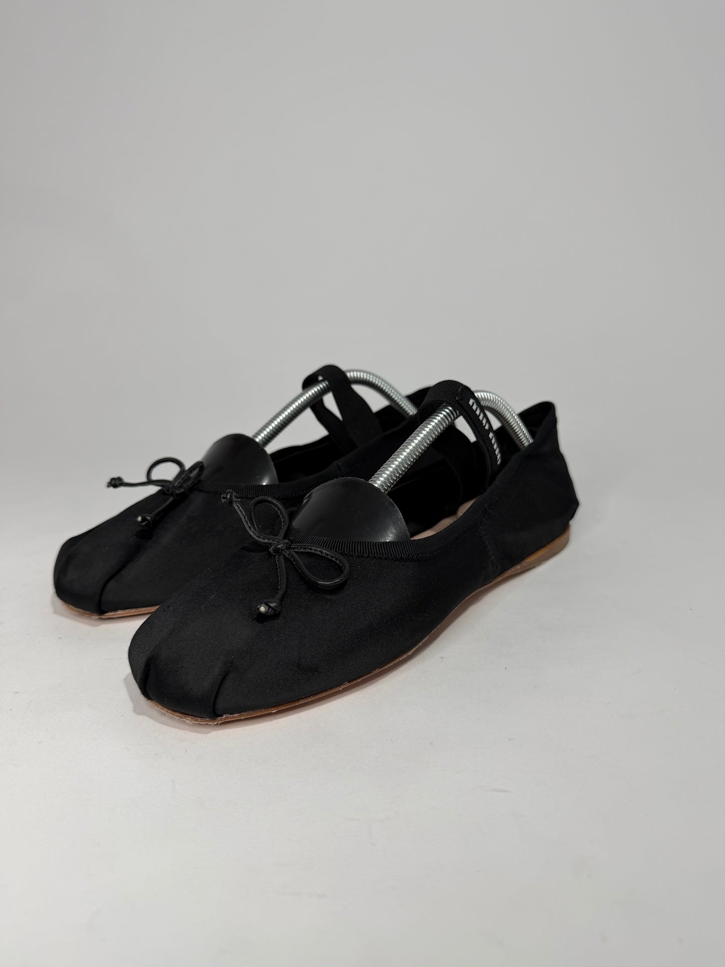 MIU MIU
MIU MIU LOGO-STRAP BALLET FLATS BLACK Size 36 EU/ 6 US