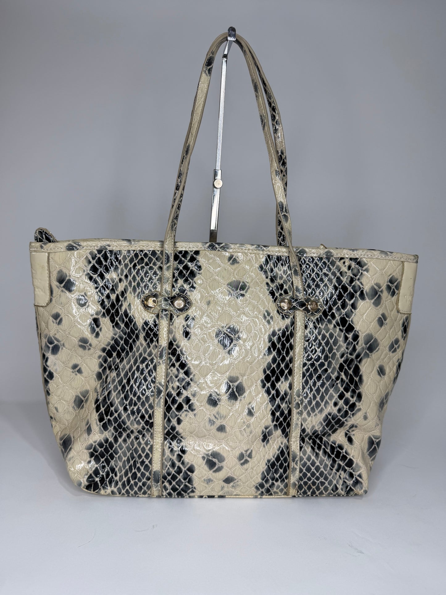 VIVIENNE WESTWOOD Metallic-print Embossed-logo Tote In Silber