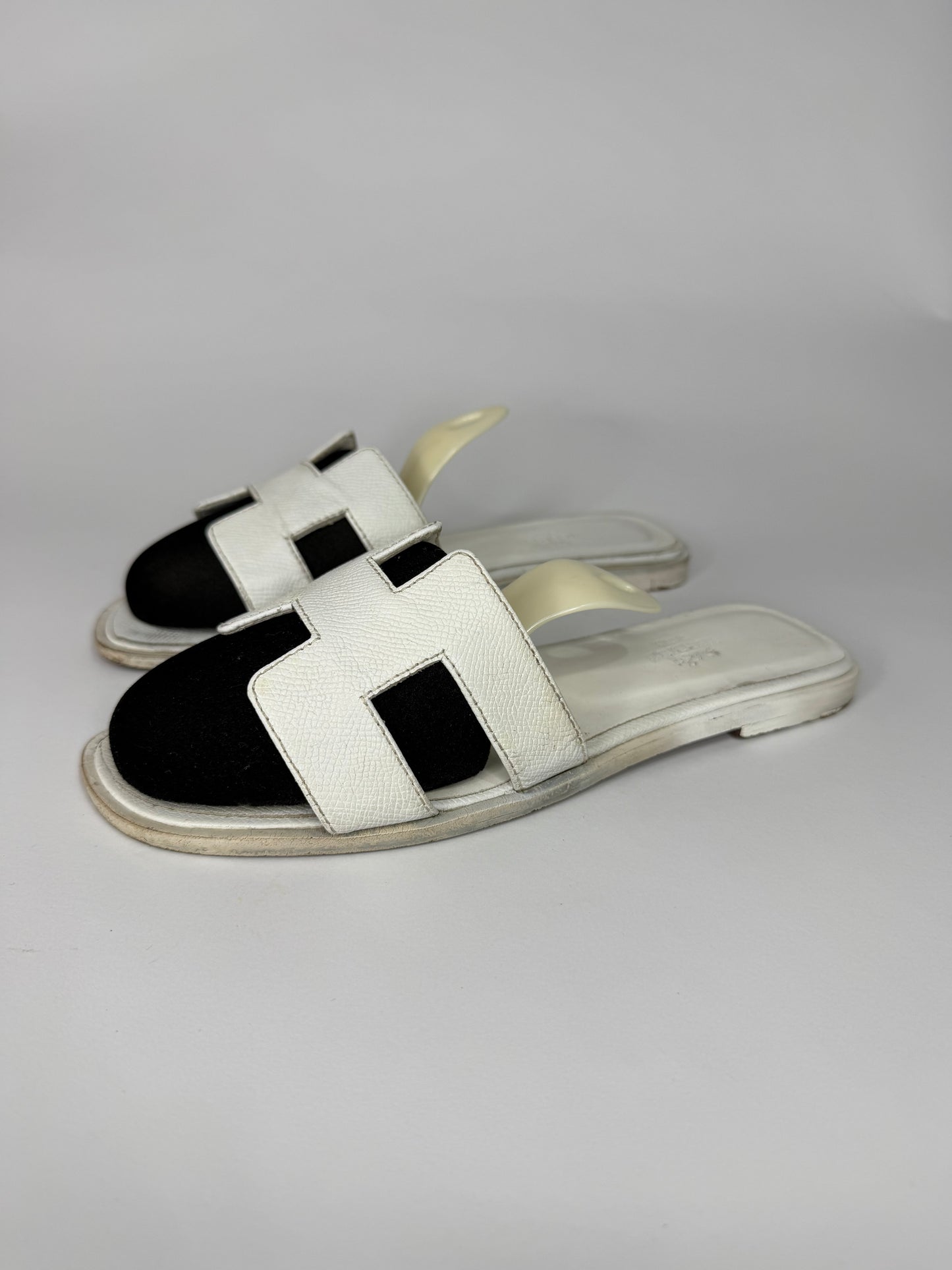 HERMES White Box Calfskin Oran Epson Sandals 39 EU/ 9 US / 6 UK