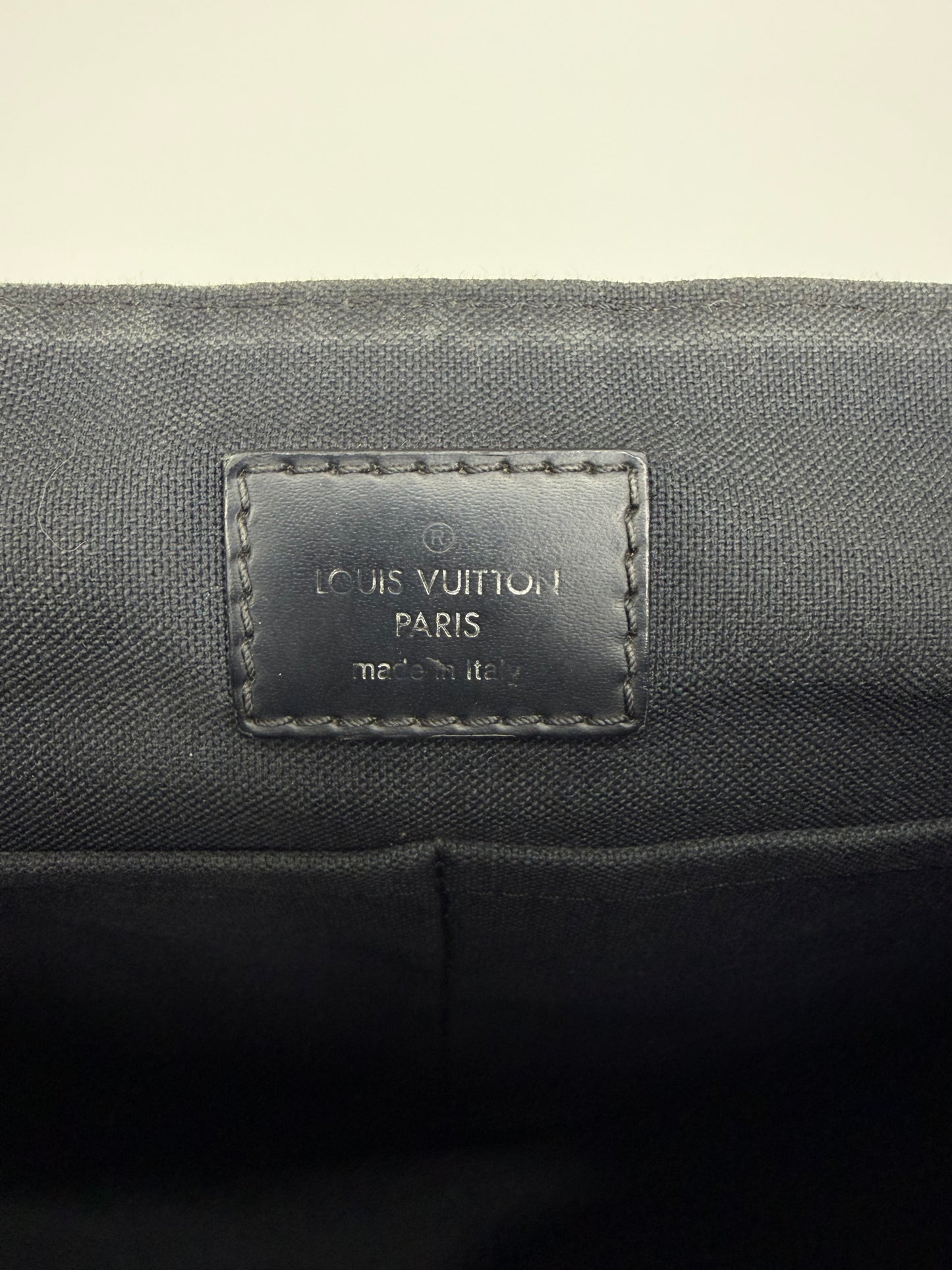 LOUIS VUITTON Damier Graphite District MM Messenger Bag