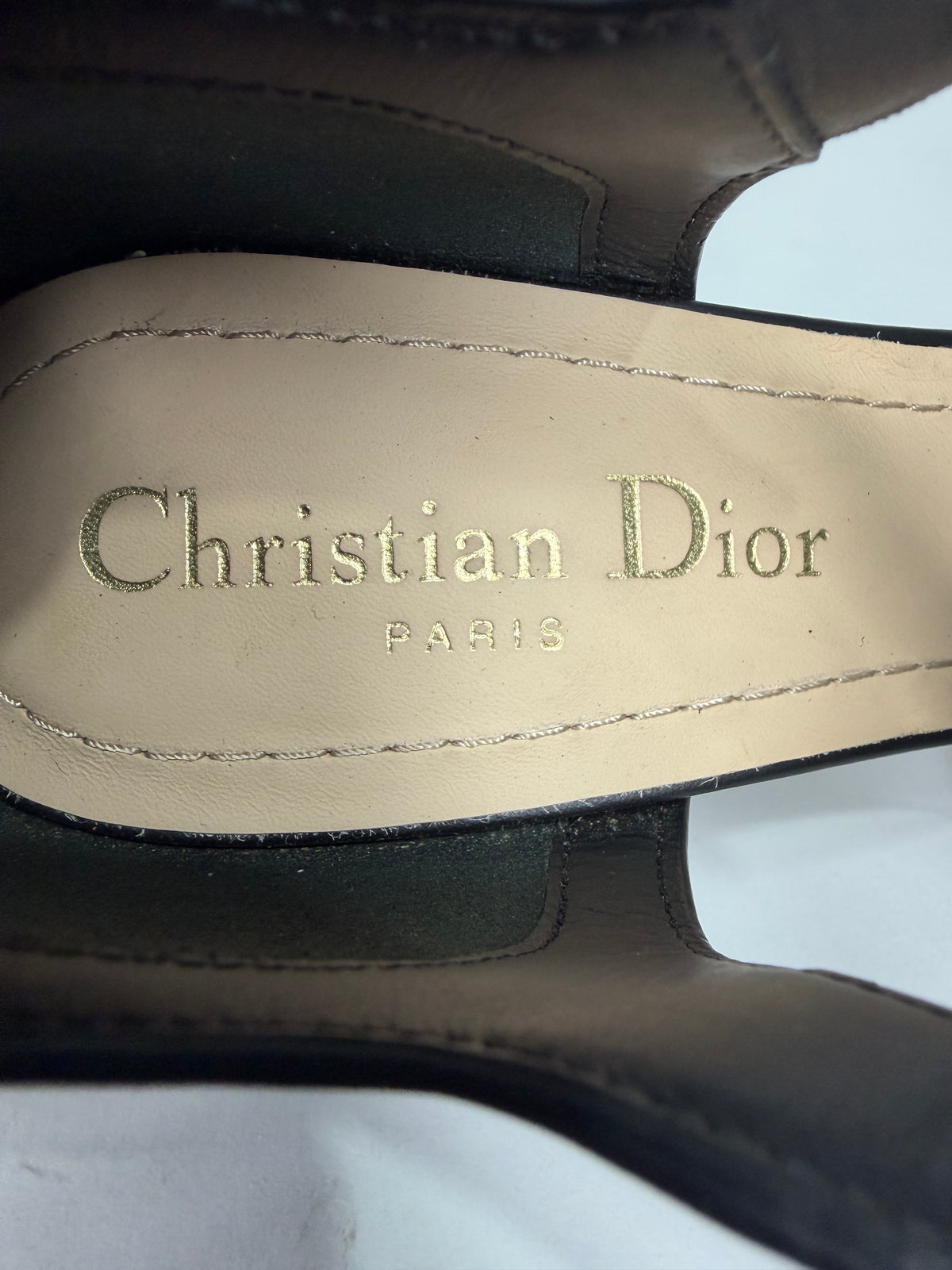 Christian Dior
Leather T-Strap Pumps
Women's Size 35 EU/ 5 US